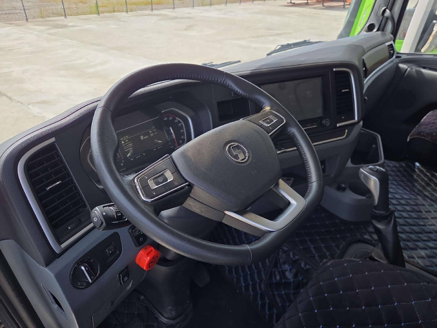 Shacman SX42586V385,  40 022 км, 2024 года в лизинг
