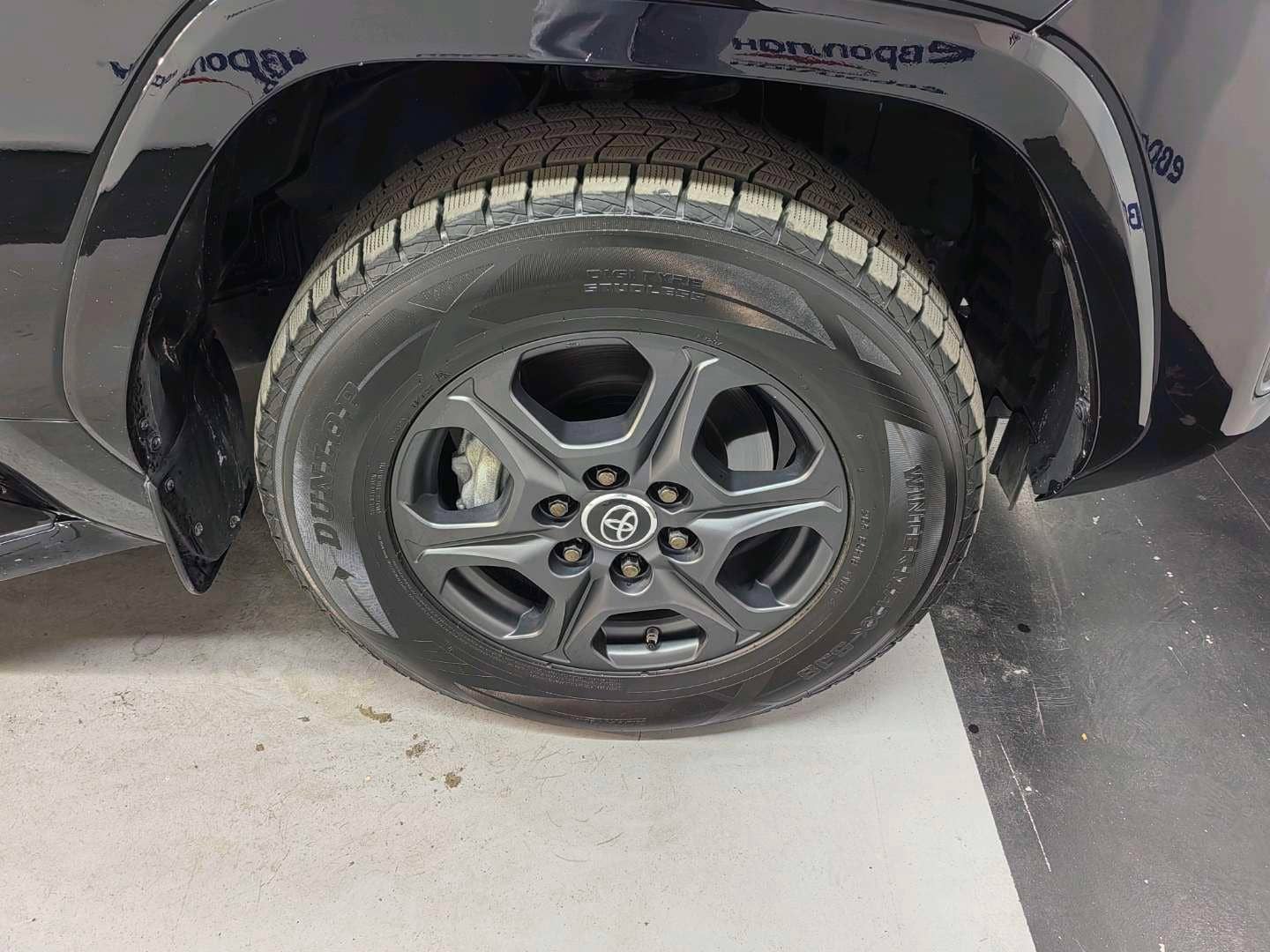 Toyota Land Cruiser 300,  35 674 км, 2022 года в лизинг