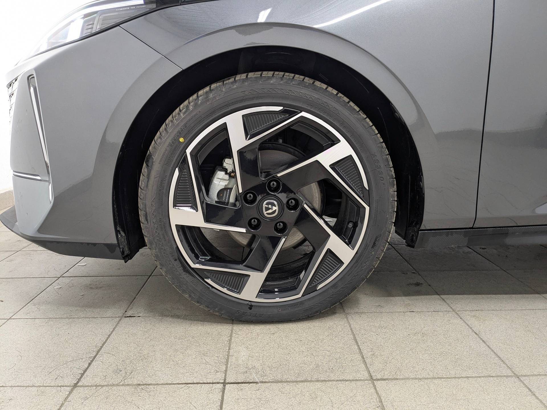 Changan Lamore Tech 1.5 DCT 180hp 2WD 