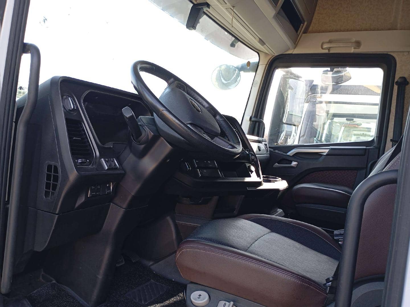 FAW CA4180P77K25E5 4x2,  497 139 км, 2023 года в лизинг