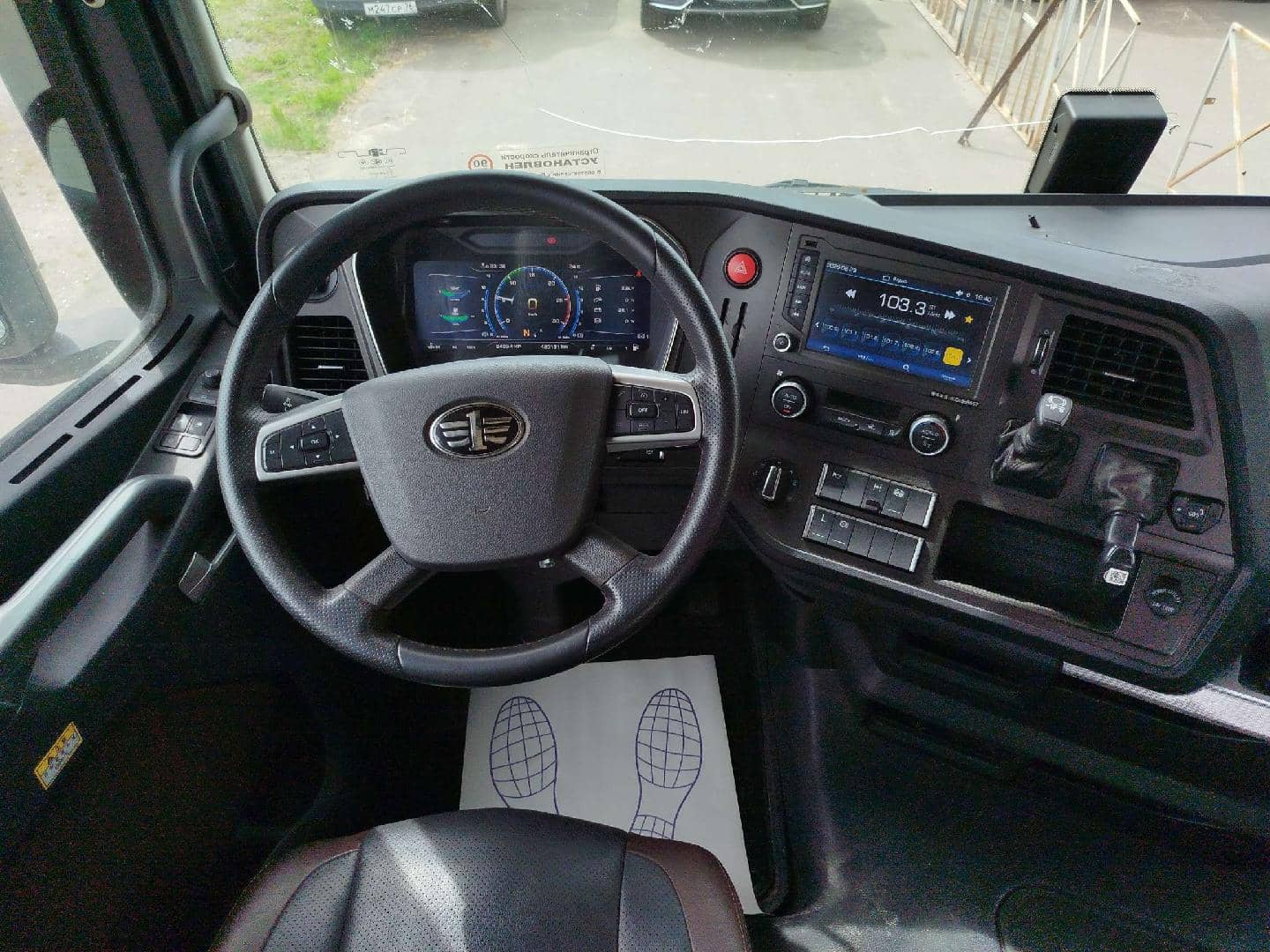 FAW CA4180P77K25E5 4x2,  420 131 км, 2023 года в лизинг