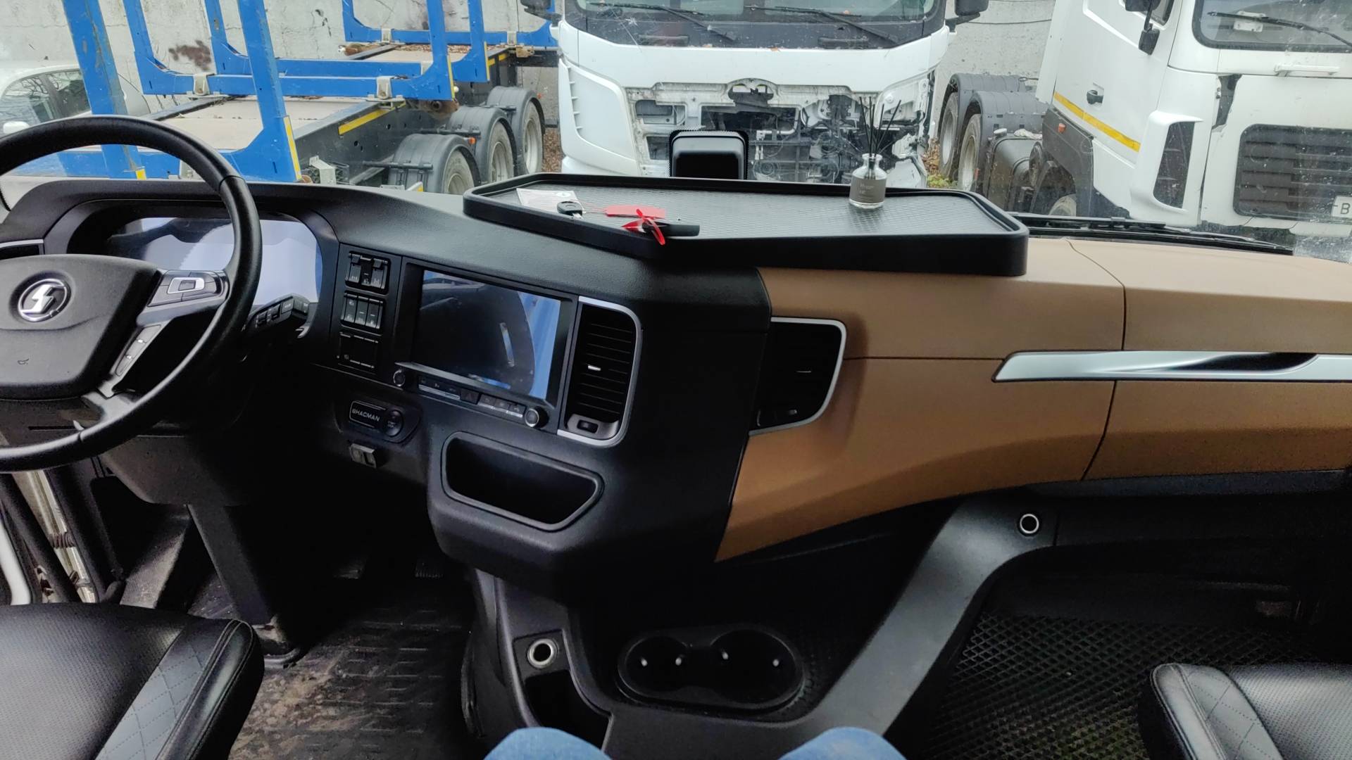 Shacman SX4188YY381,  378 544 км, 2023 года в лизинг