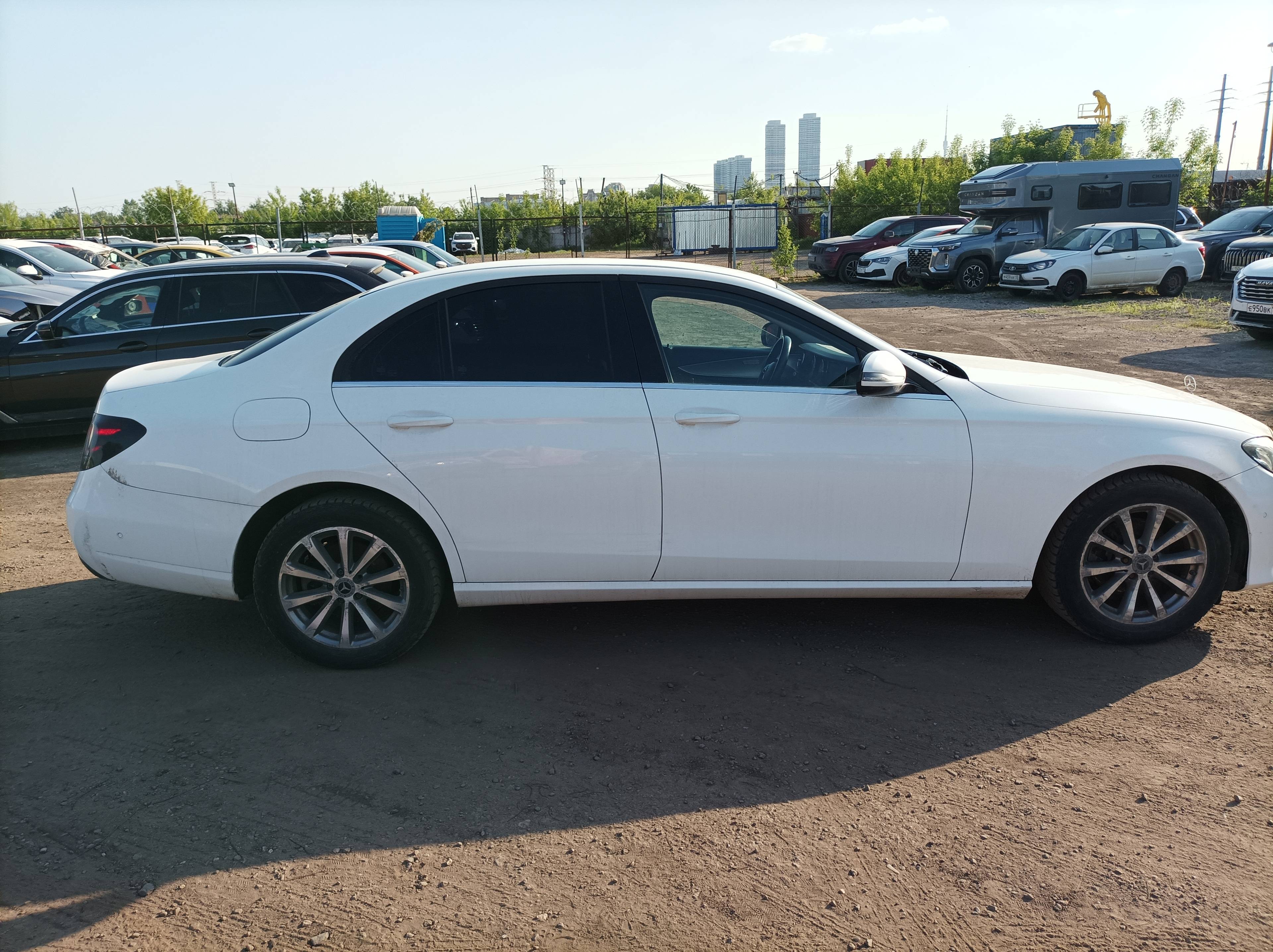 Mercedes-Benz E седан,  216 386 км, 2018 года в лизинг