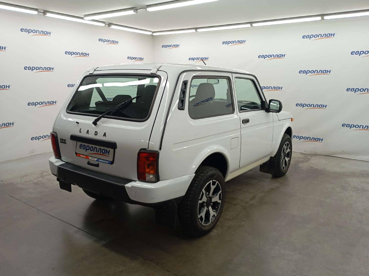 Lada Niva Legend 3 дв,  10 765 км, 2024 года в лизинг