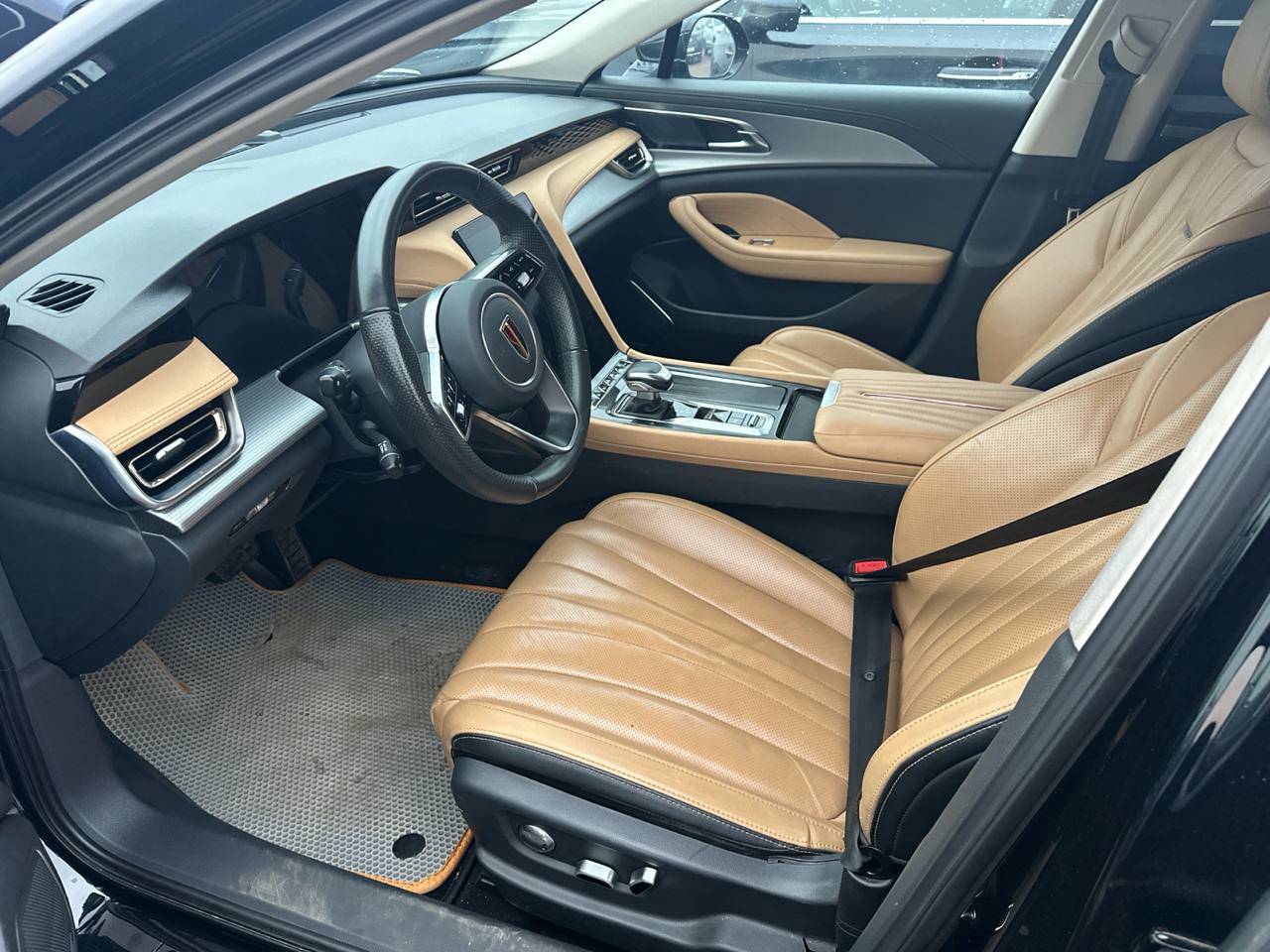 Hongqi H5,  62 762 км, 2024 года в лизинг