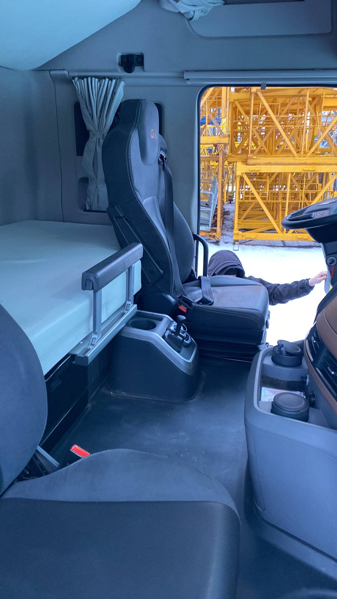 DongFeng GX DFH4180 4x2,  149 204 км, 2024 года в лизинг