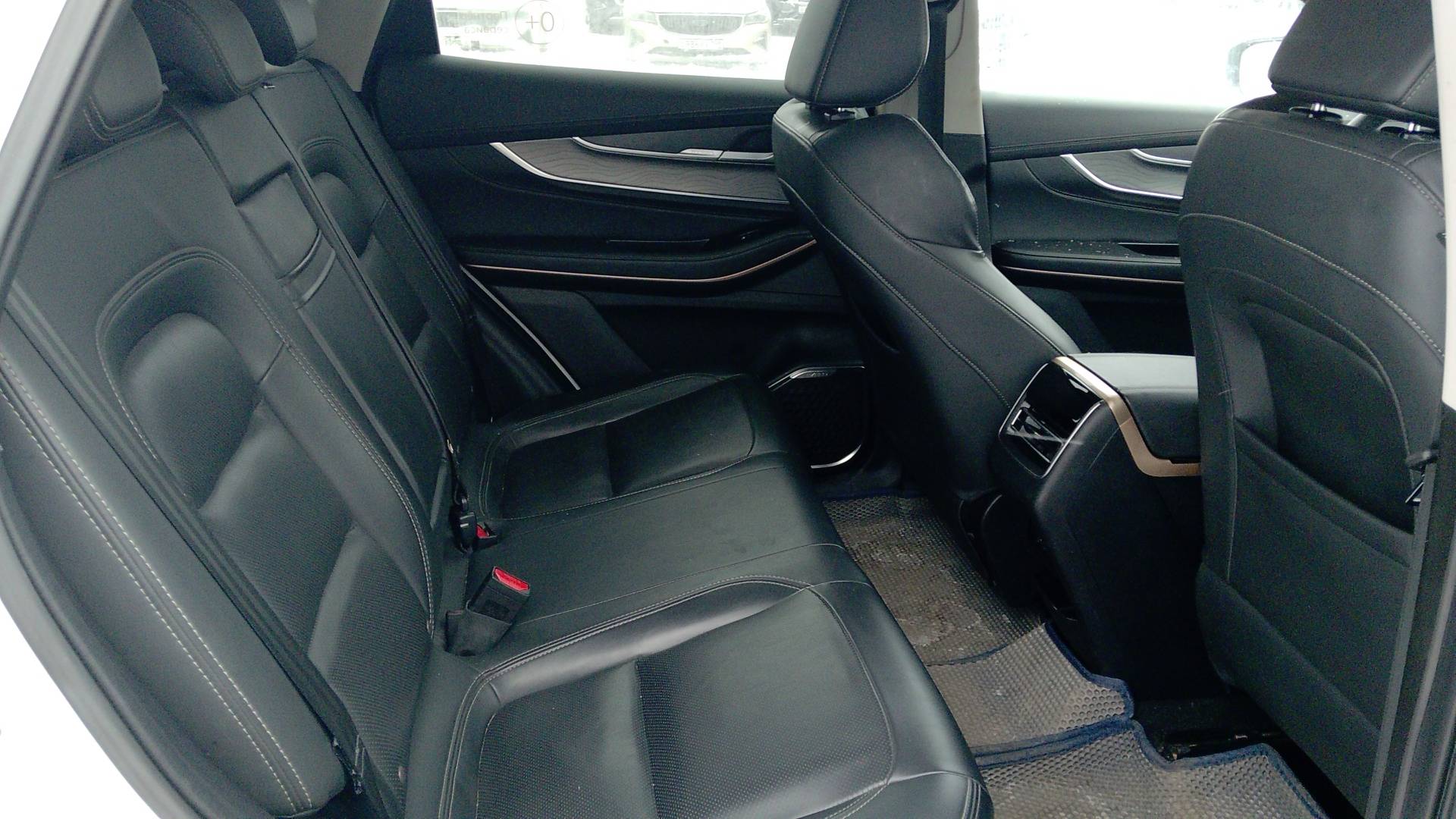 EXEED LX,  158 344 км, 2023 года в лизинг