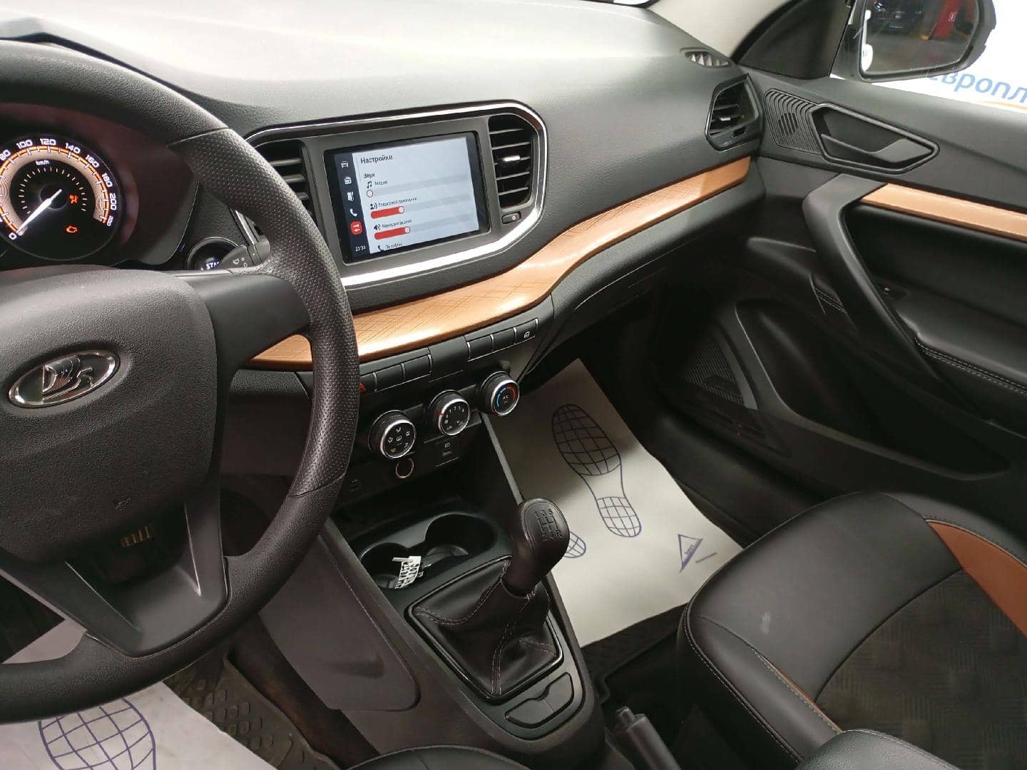Lada Vesta Кросс,  84 000 км, 2023 года в лизинг