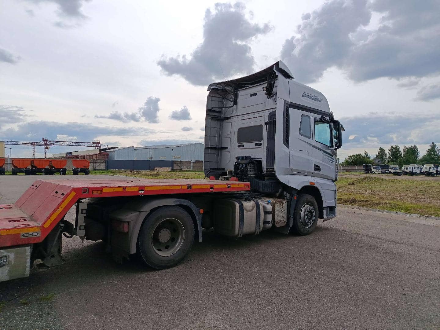 FAW CA4180P77K25E5 4x2,  382 651 км, 2023 года в лизинг