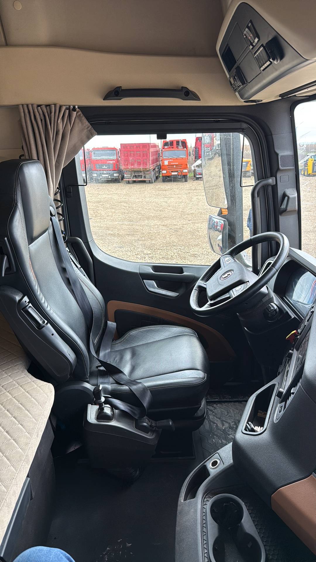 Shacman SX4188YY381,  230 077 км, 2024 года в лизинг