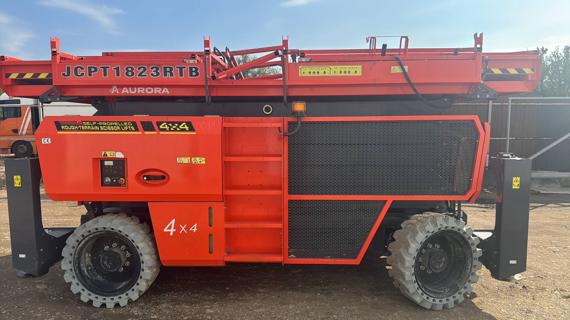 Dingli JCPT1823RTB Самоходный ножничный подъемник, 2023 года в лизинг