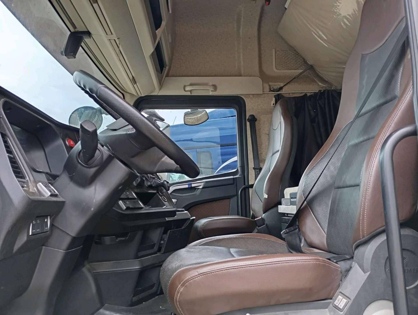 FAW CA4180P77K25E5 4x2,  592 974 км, 2023 года в лизинг