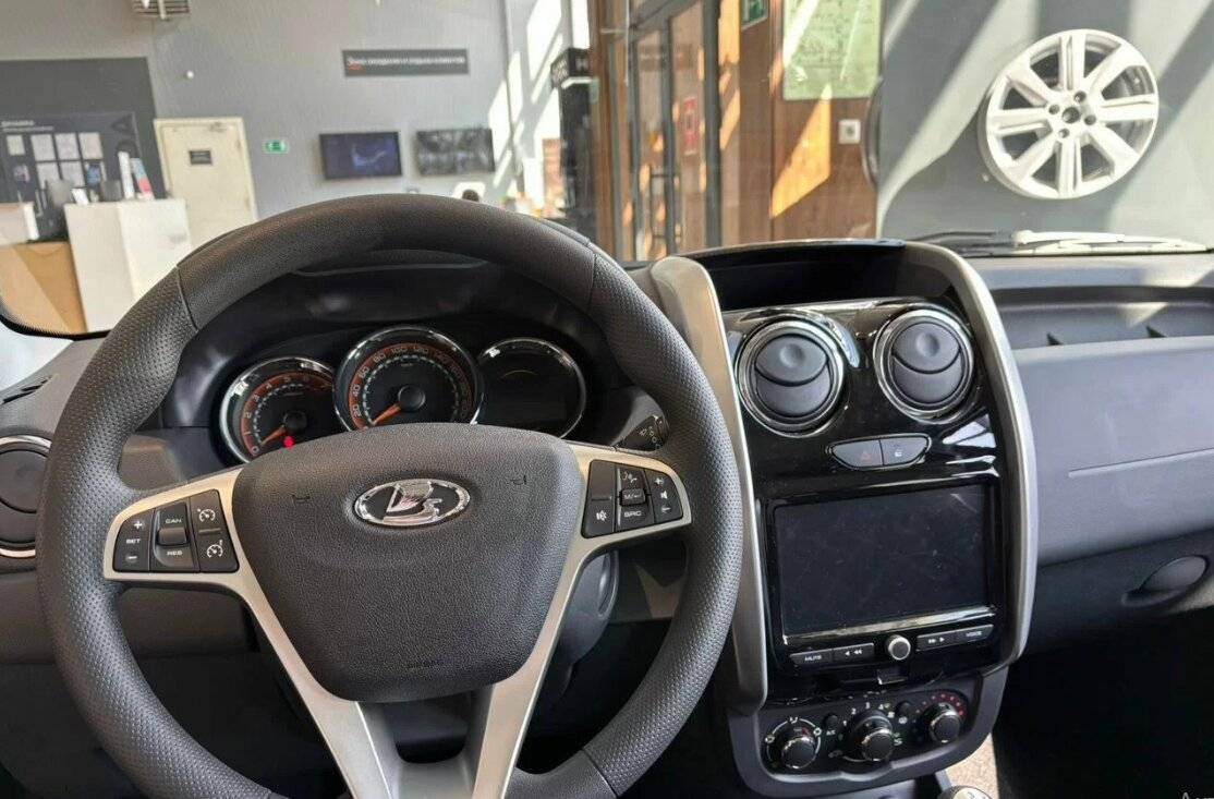 Lada Largus Cross Энджой 5 мест 1.6 106 л.с. МТ (Enjoy)