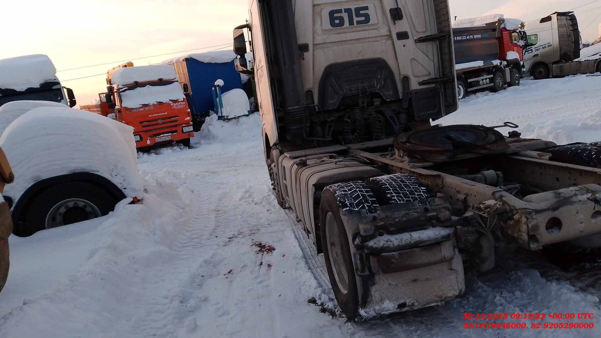 Shacman SX4188Y3381,  200 343 км, 2023 года в лизинг