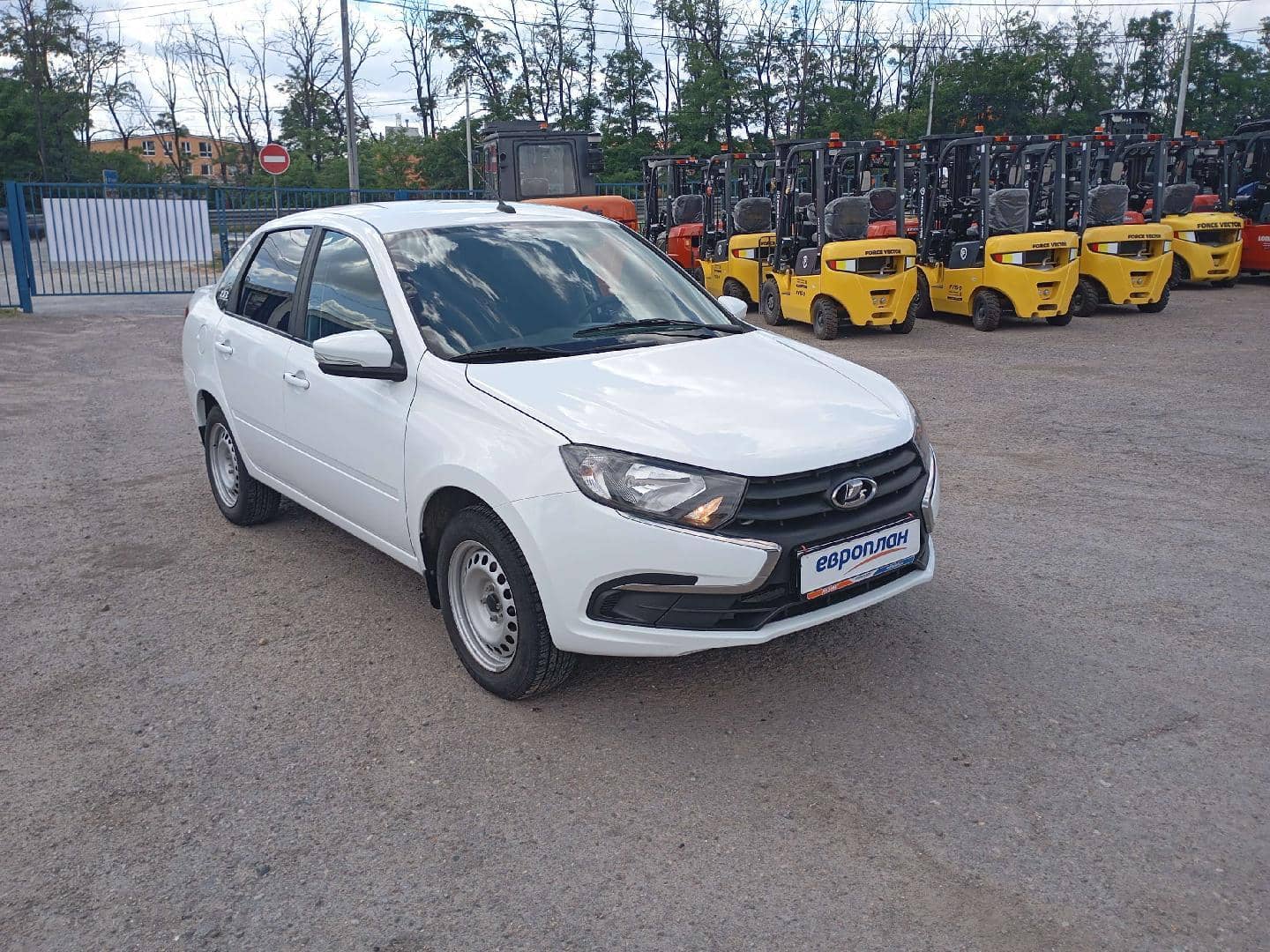Lada Granta седан,  49 967 км, 2024 года в лизинг