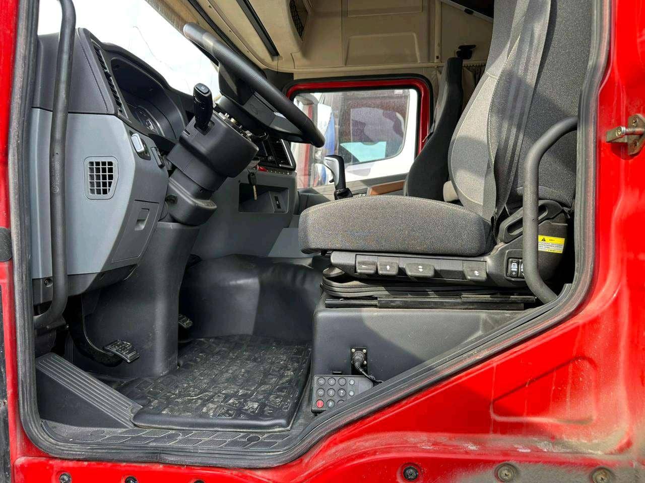 Shacman SX42584V324,  229 714 км, 2024 года в лизинг