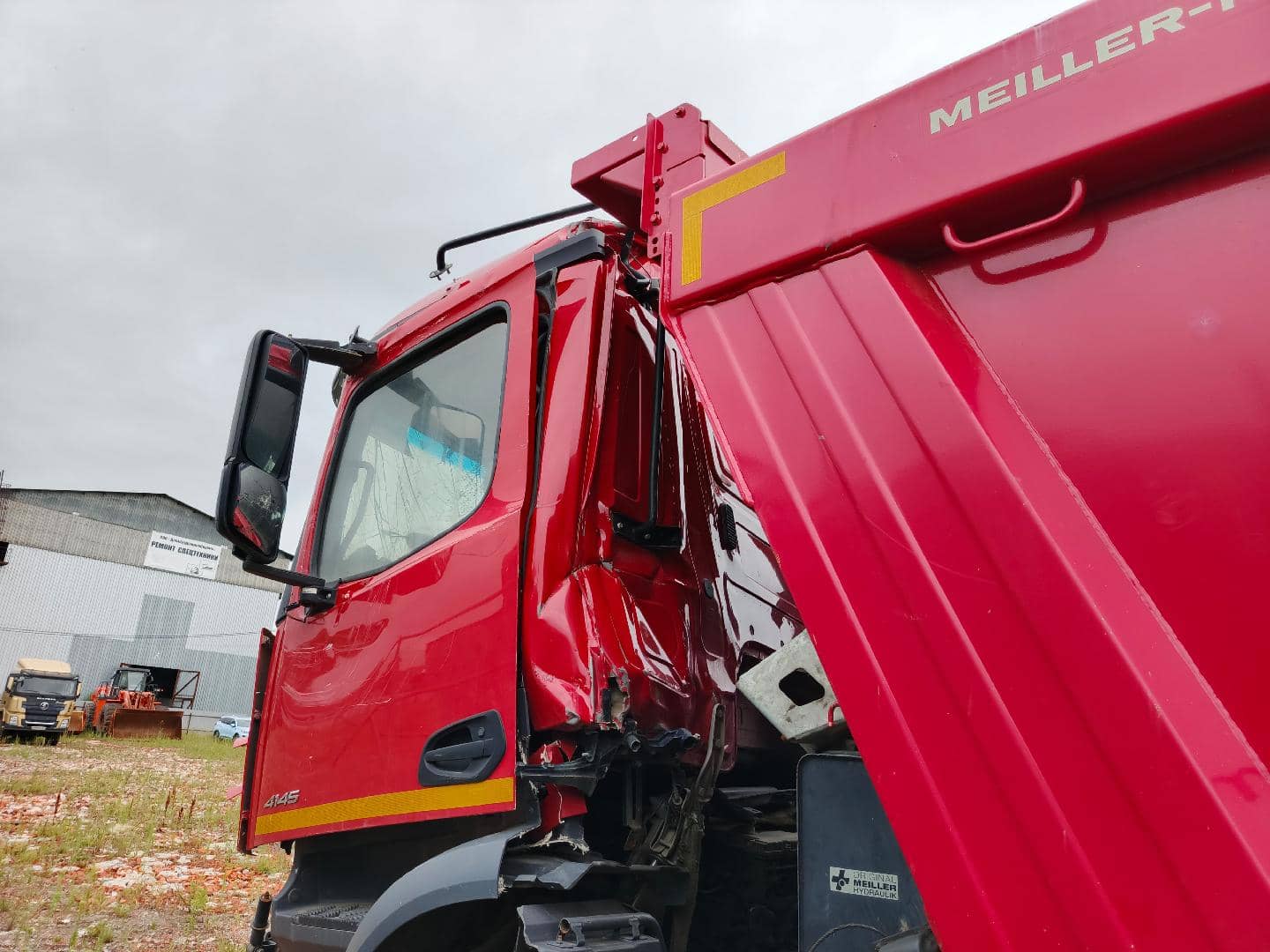 Mercedes-Benz Arocs 4145 K ,  214 500 км, 2021 года
