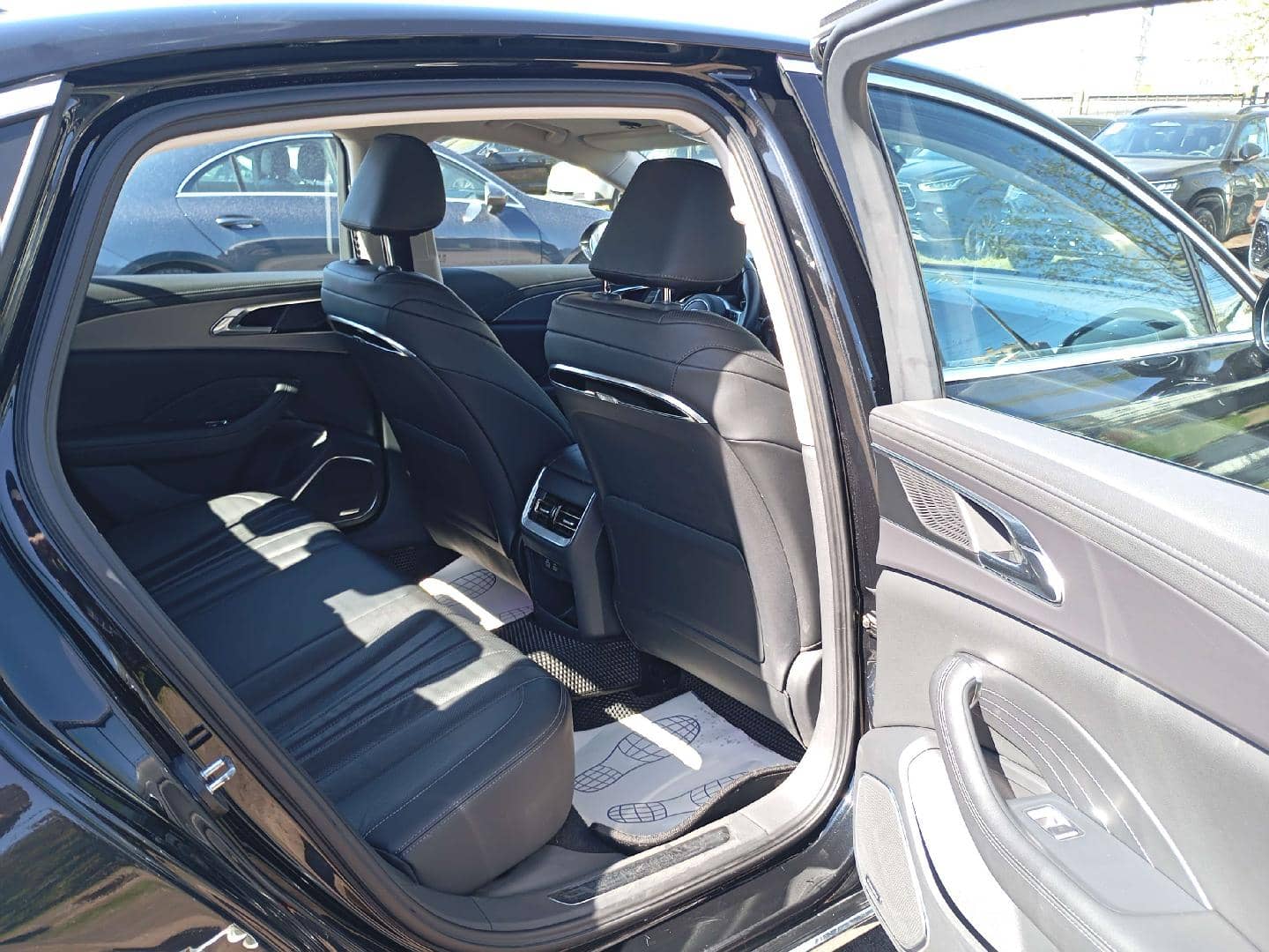 Hongqi H5,  62 984 км, 2024 года в лизинг
