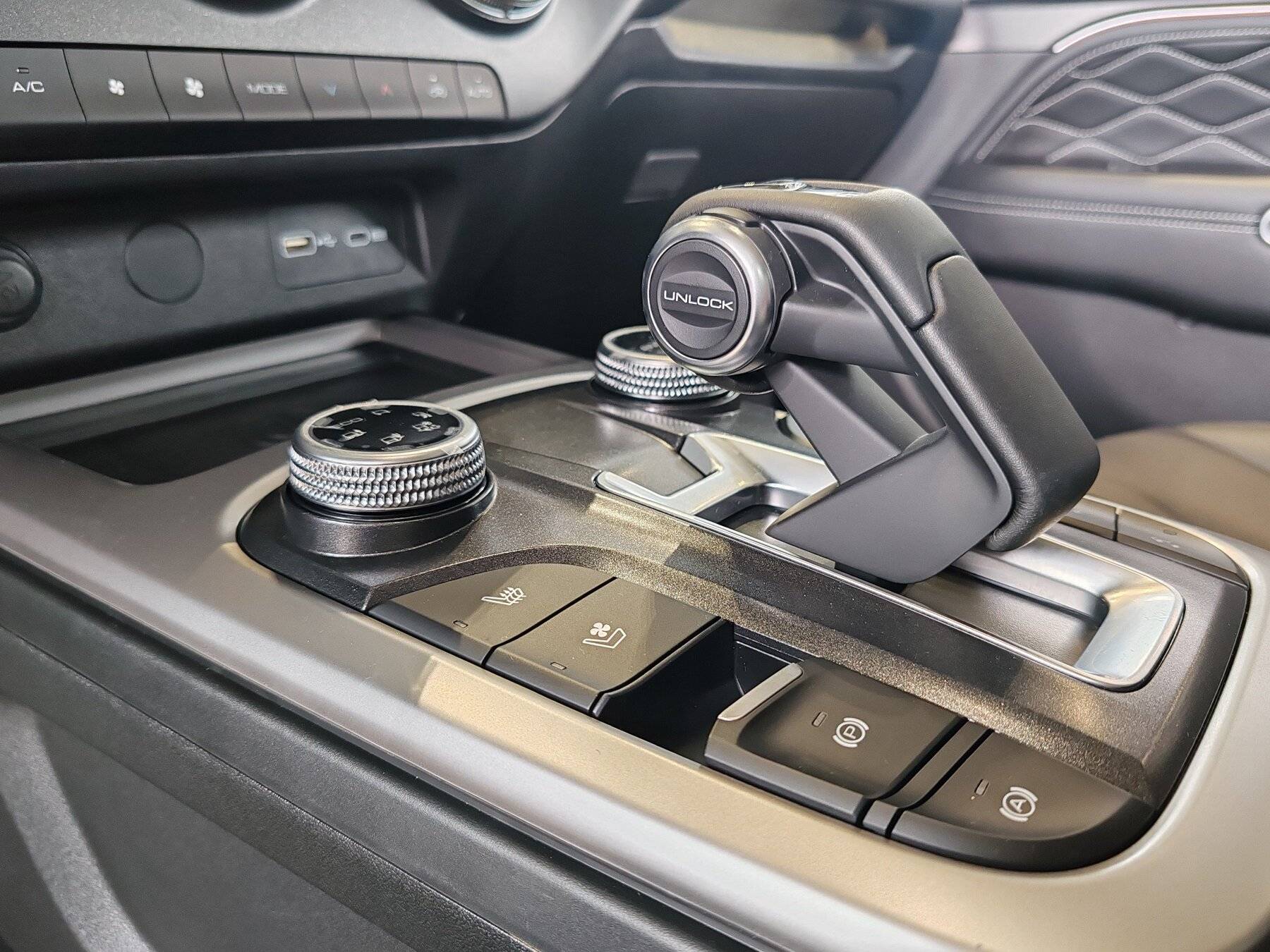 Tank 300 City Adventure 2.0 8AT 4WD