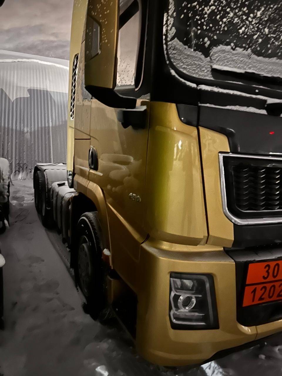 Shacman SX42584V324,  113 638 км, 2023 года в лизинг