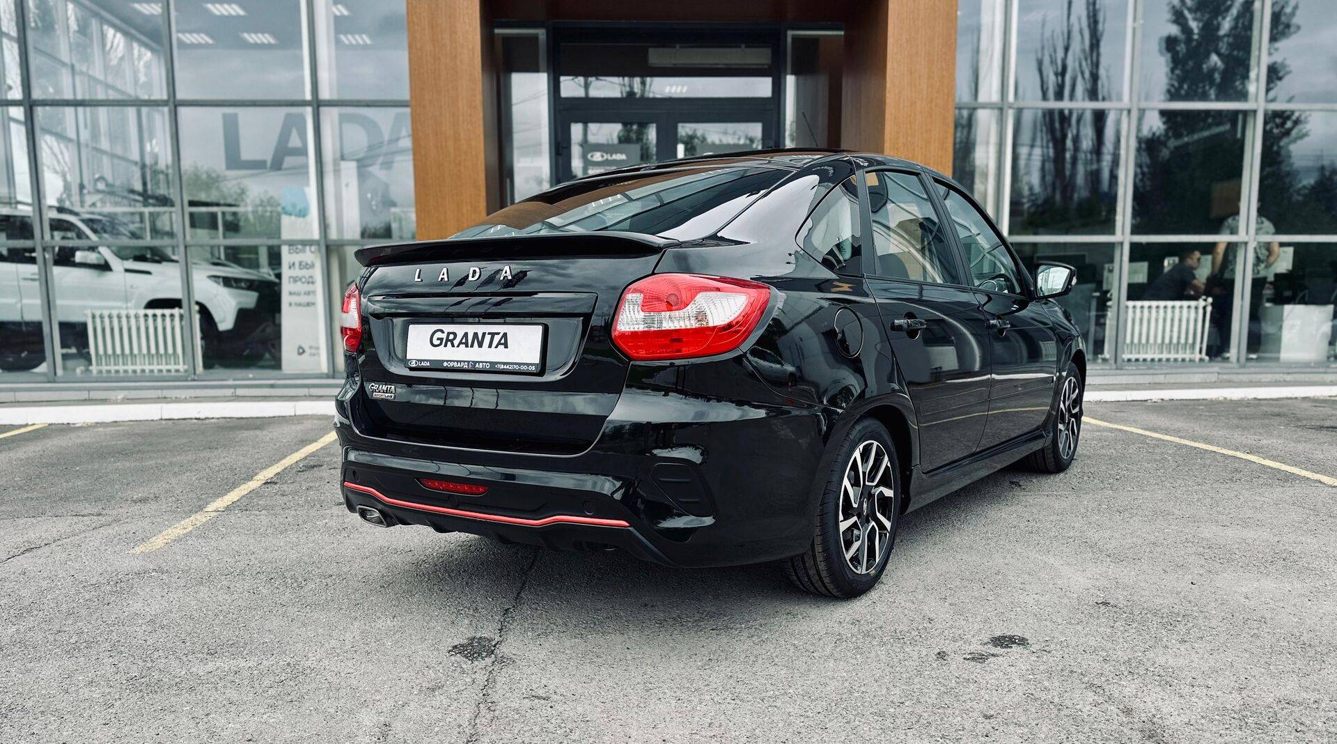 Lada Granta Sportline седан Comfort 24 1.6 106hp 5MT