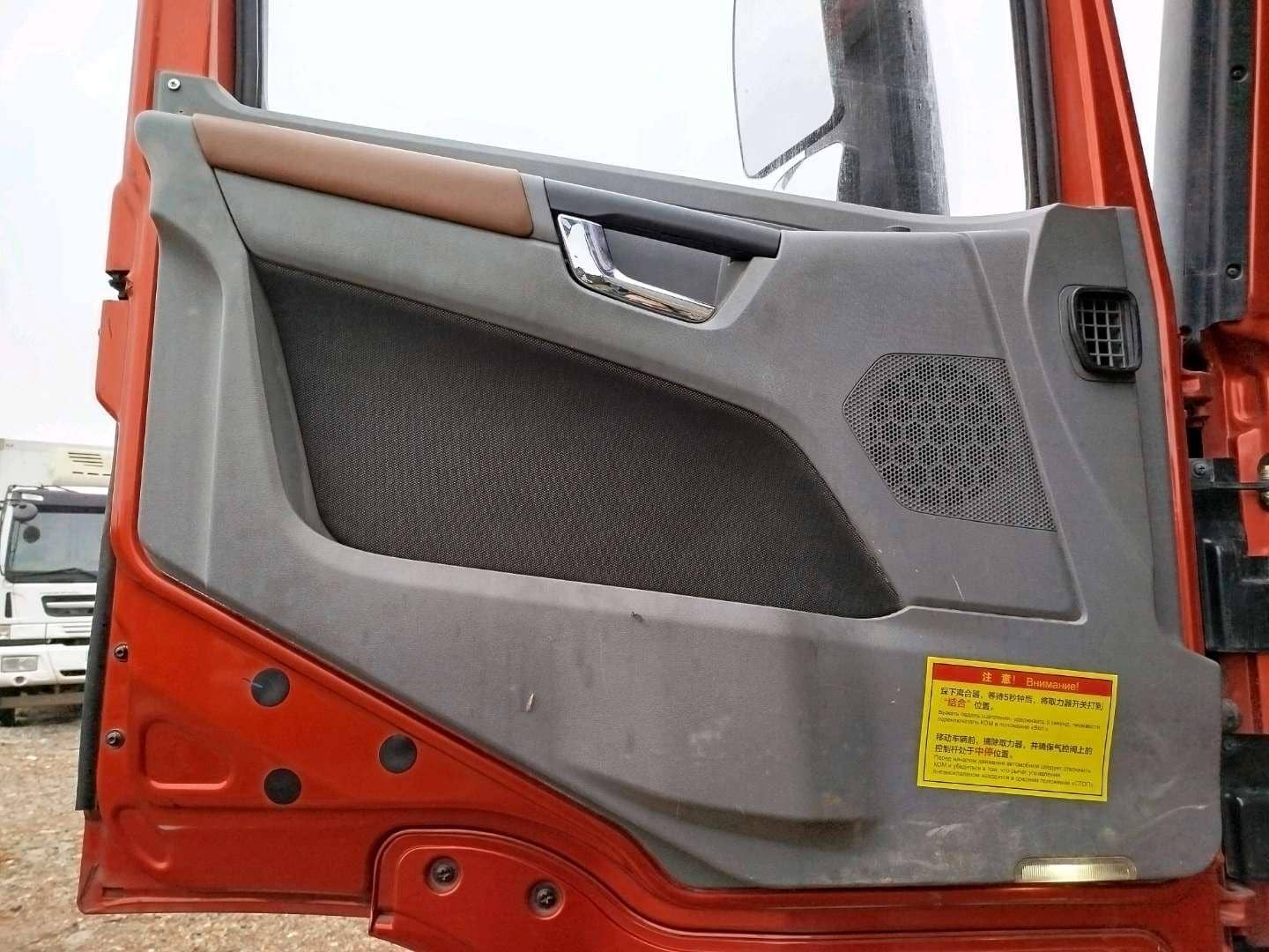 Shacman SX331863366 (скальный кузов),  138 416 км, 2024 года в лизинг