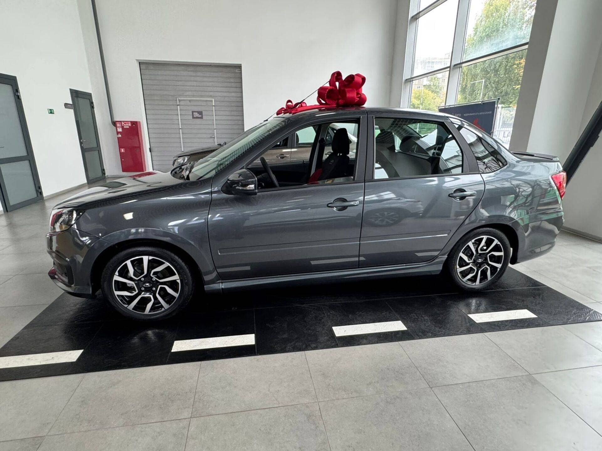 Lada Granta Sportline седан Comfort 24 1.6 106hp 5MT