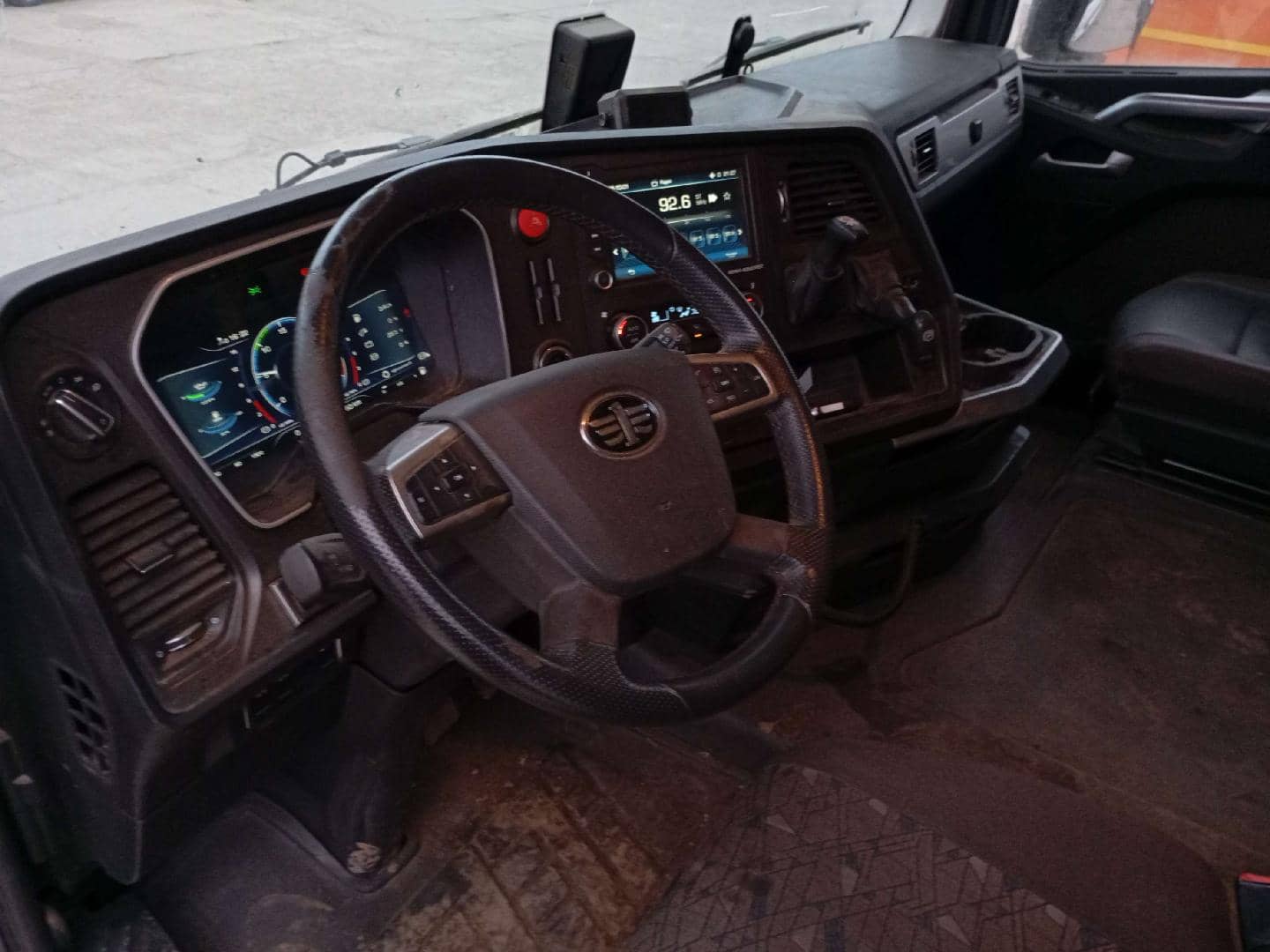 FAW CA4180P77K25E5 4x2,  288 883 км, 2024 года в лизинг