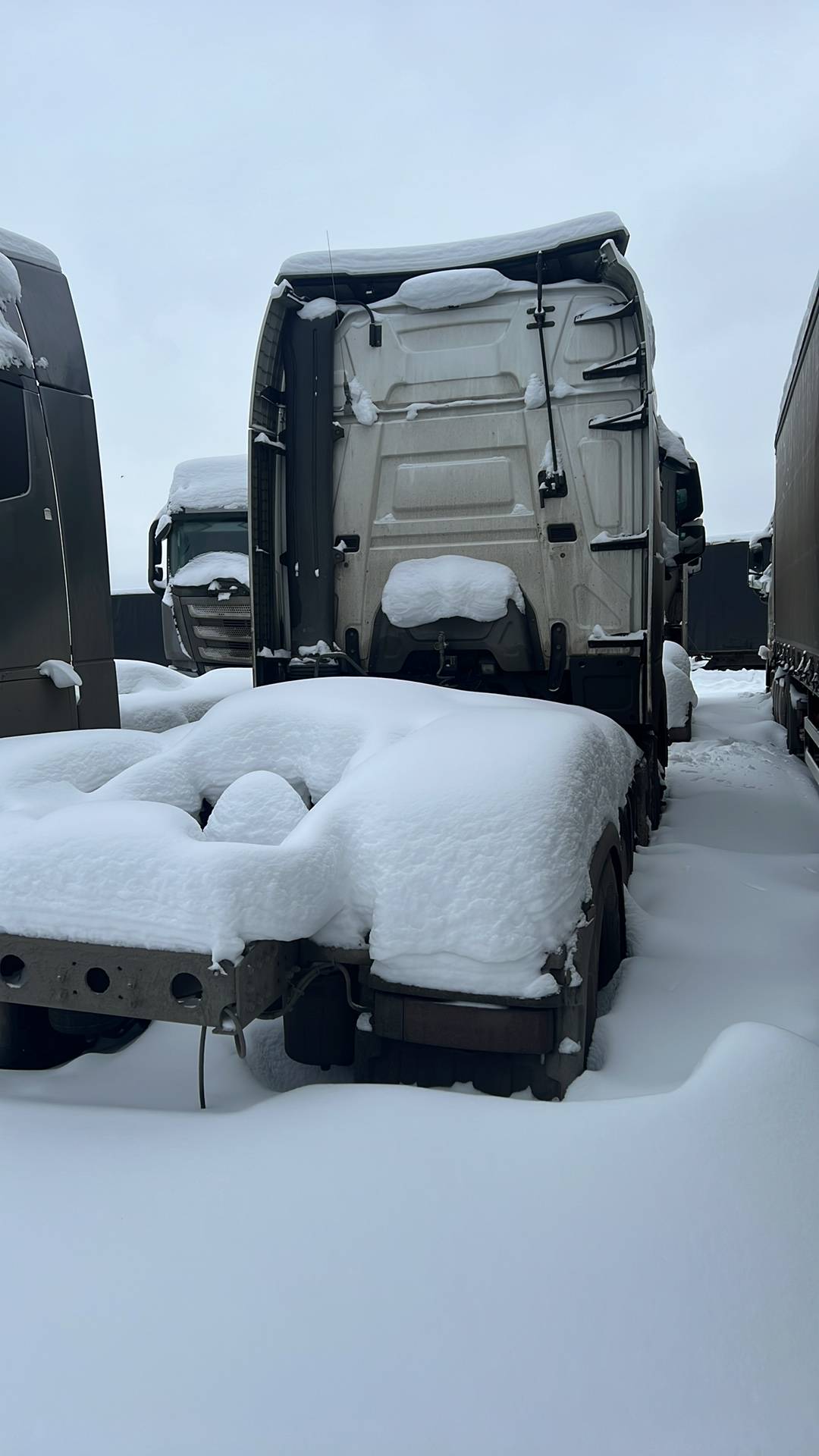 Shacman SX4188YY381,  301 563 км, 2023 года в лизинг