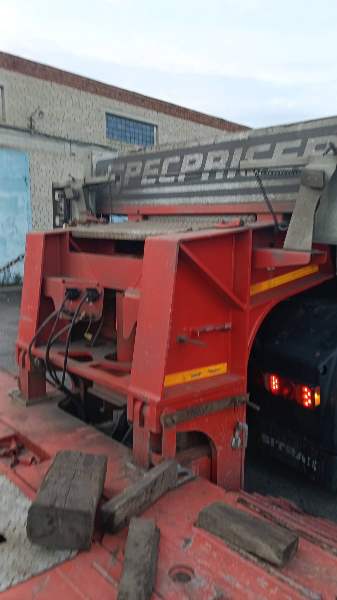 Компания СпецПрицеп Тяжеловоз низкорамный 9942D3, 2022 года в лизинг