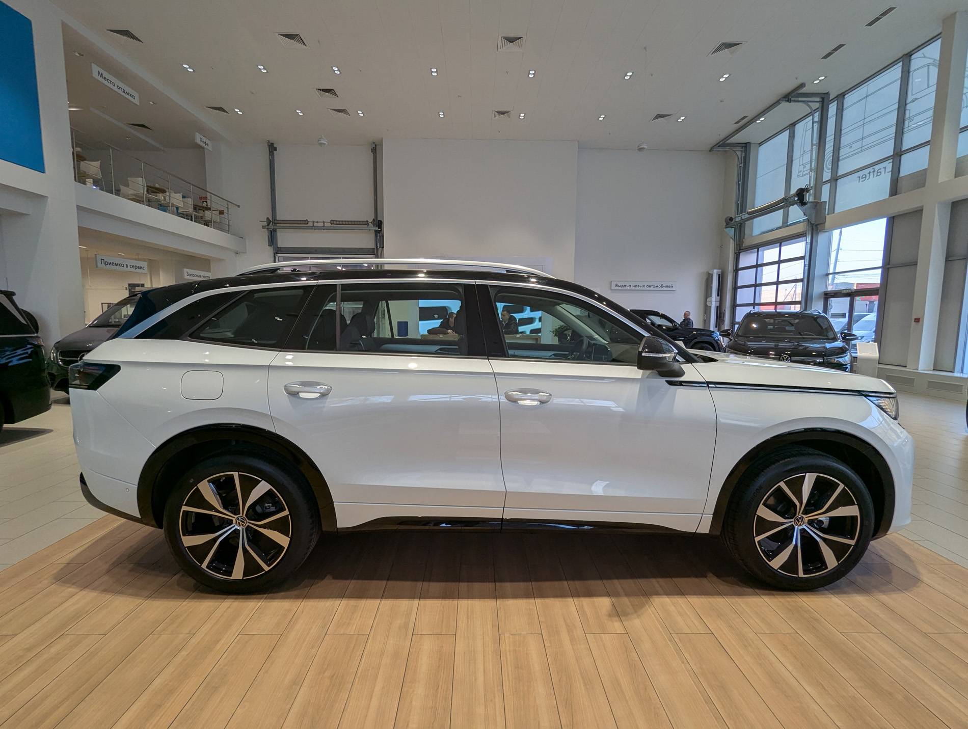 Volkswagen Tavendor R-Line Edition 380TSI 7AT 4Motion