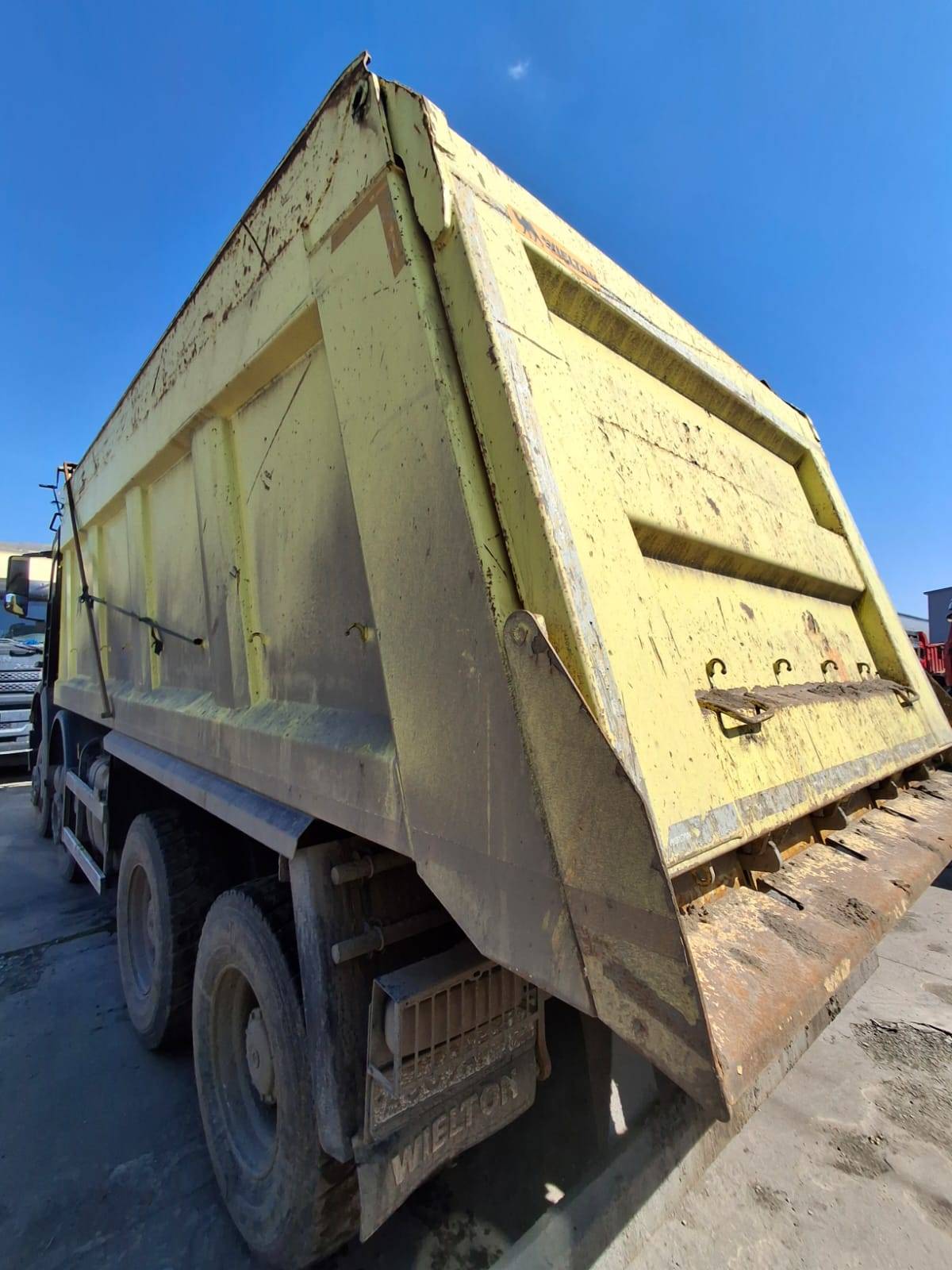 Mercedes-Benz Arocs 4142 K  Лот 000007646