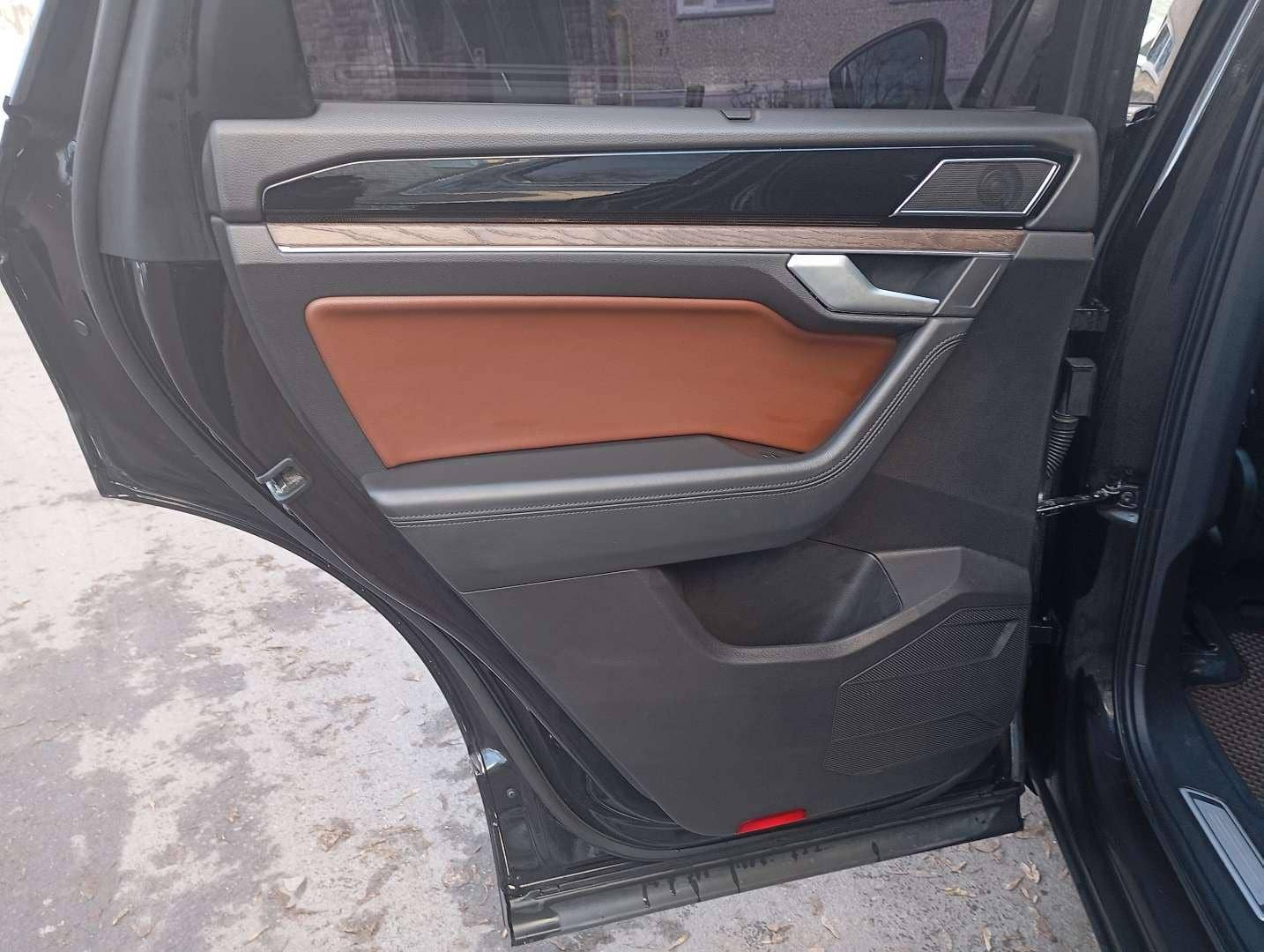 Volkswagen Touareg,  271 484 км, 2018 года в лизинг