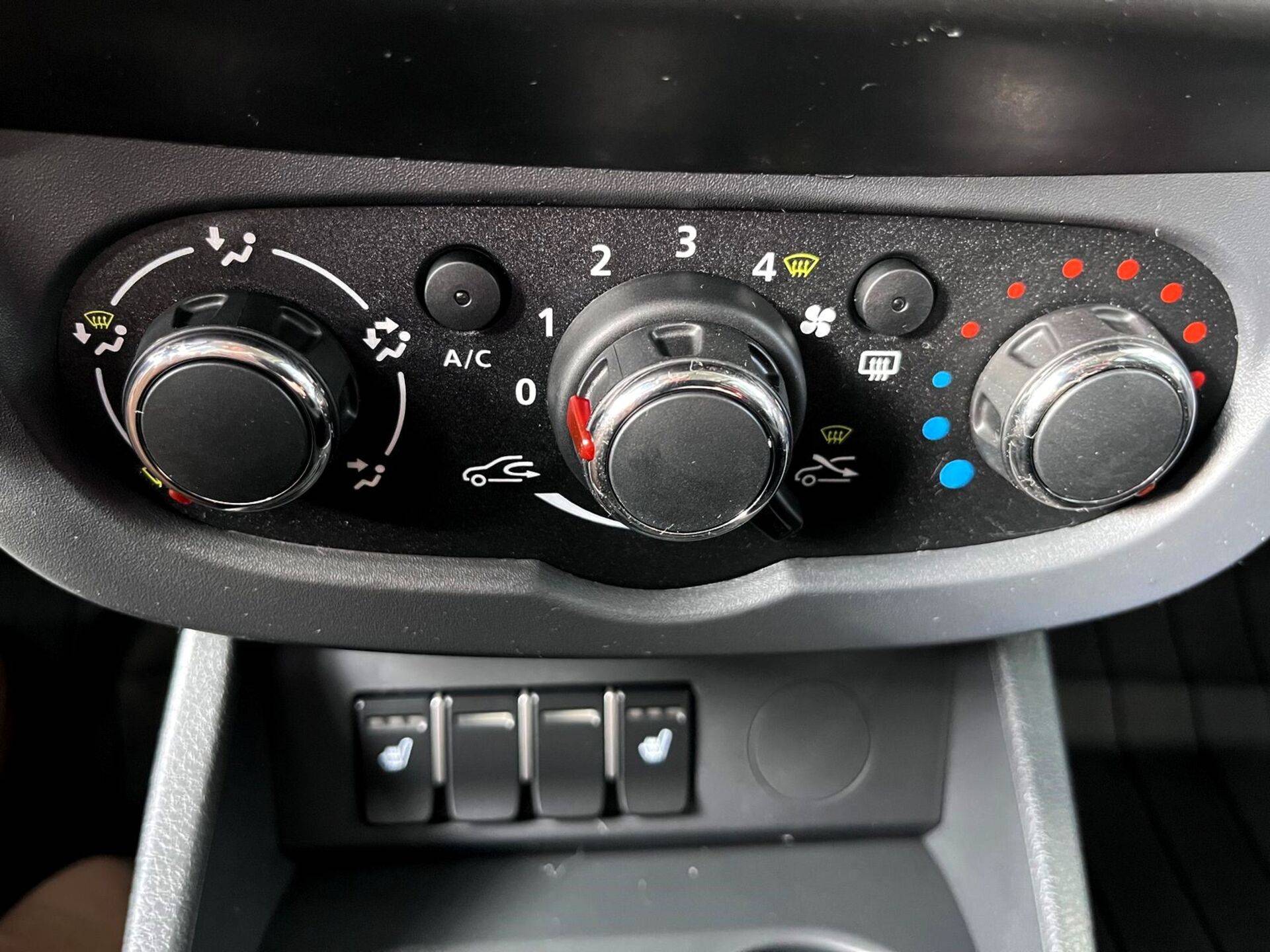 Lada Largus универсал Comfort 7 мест 1.6 90hp 5MT