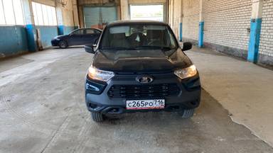 Lada Niva Travel