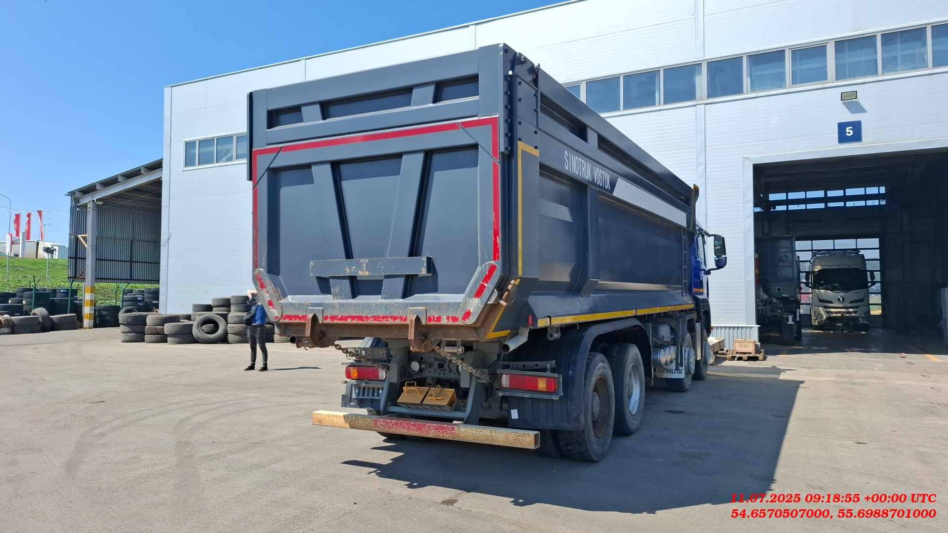 HOWO ZZ3317V386GE1 8х4,  194 394 км, 2022 года в лизинг