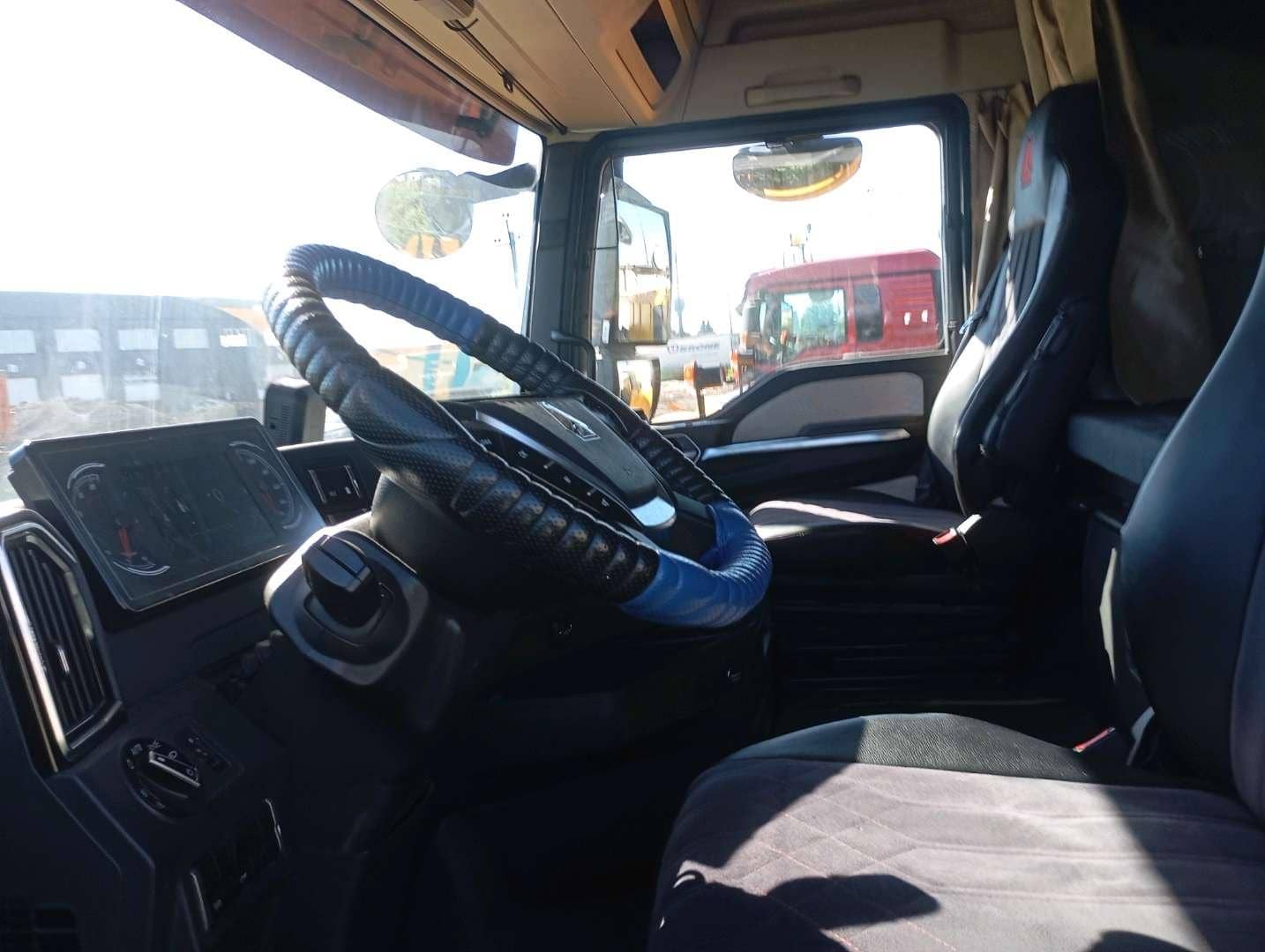 Sitrak С7Н MAX 6×4 ZZ4256V364HE,  163 477 км, 2023 года в лизинг