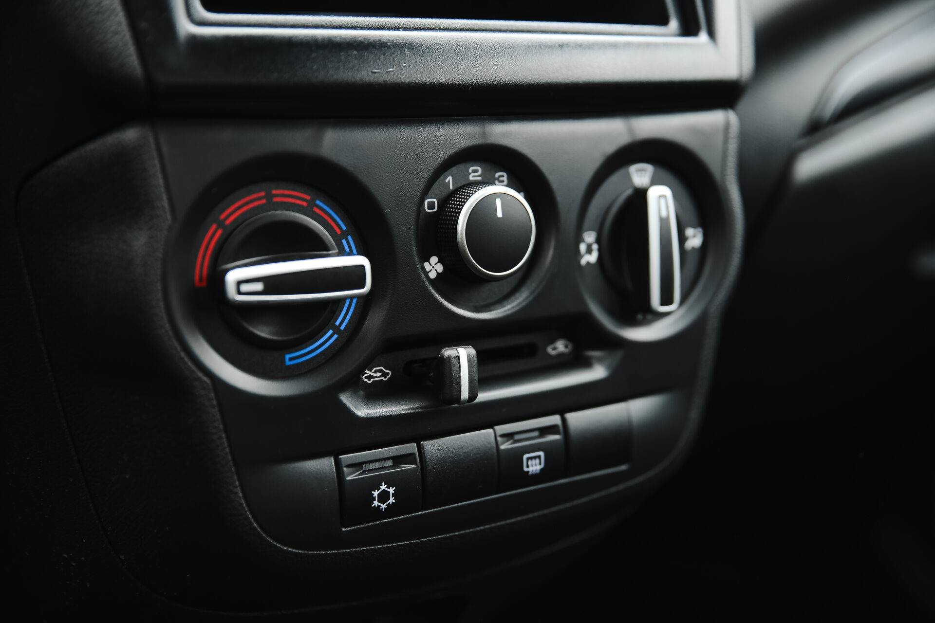 Lada Granta седан Classic 24 Кондиционер 1.6 90hp 5MT