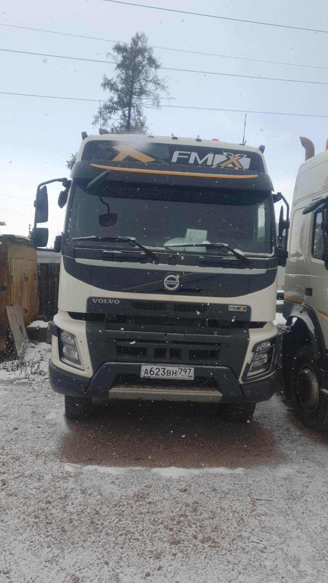 Volvo FMX 460 6x6 (FMX Globetrotter),  300 000 км, 2017 года в лизинг