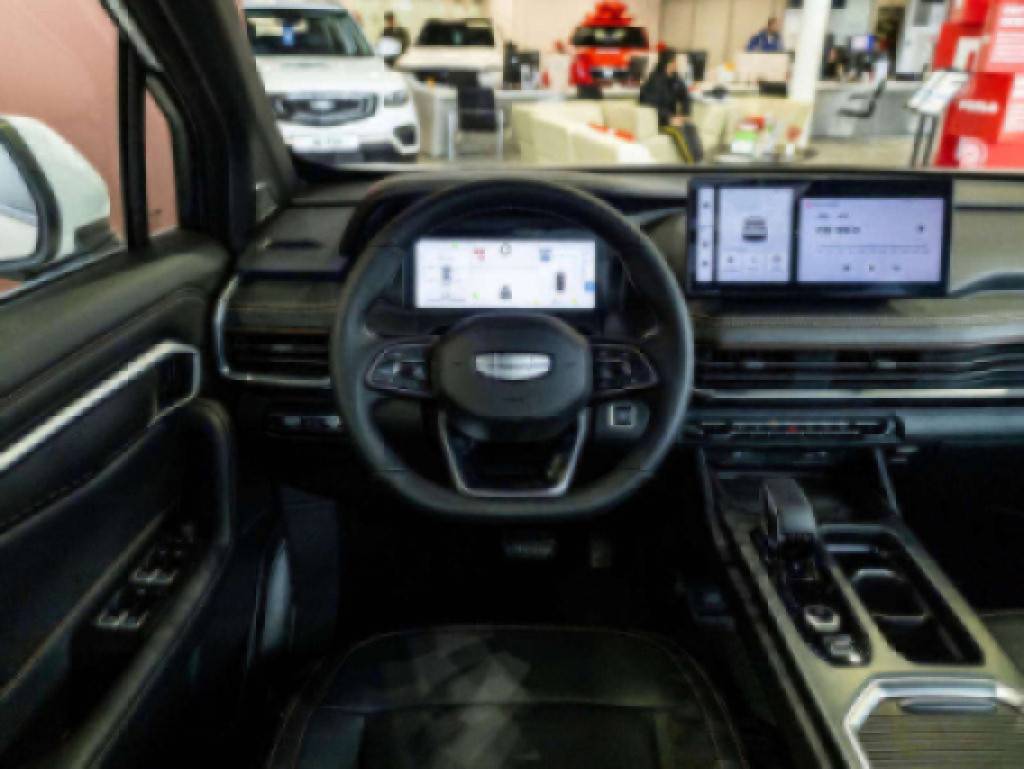 Geely Okavango Flagship 2.0T 7DCT 2WD