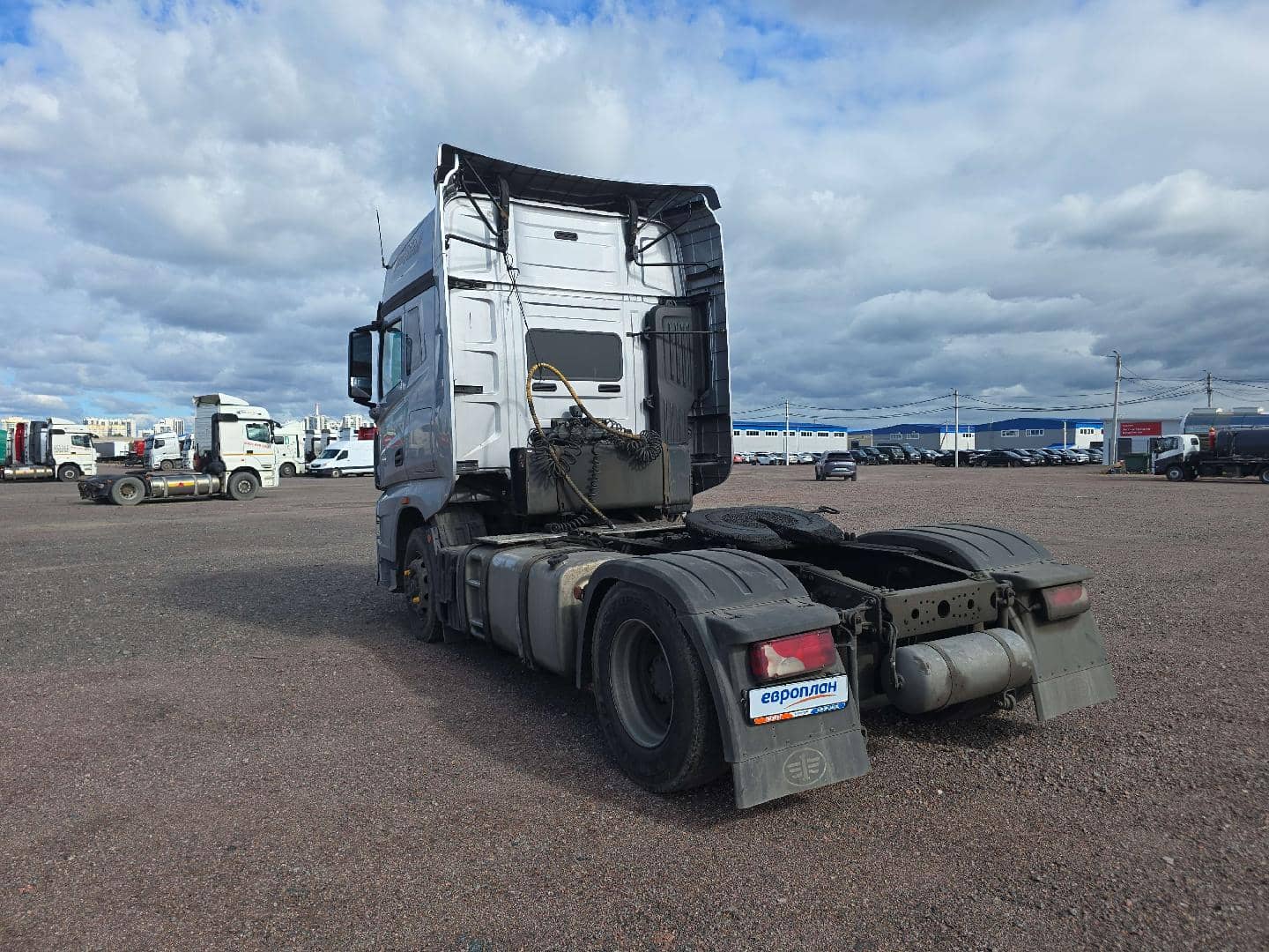 FAW CA4180P77K25E5 4x2,  327 783 км, 2023 года в лизинг