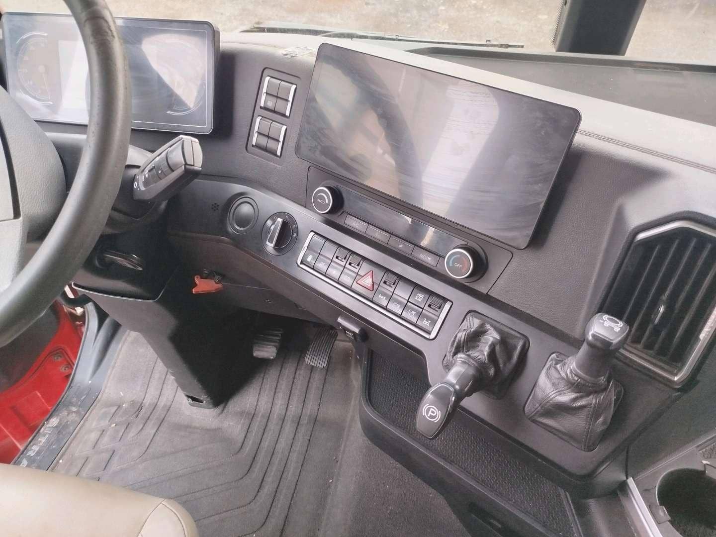 Sitrak C7H MAX ZZ4186V391HE,  700 000 км, 2023 года в лизинг