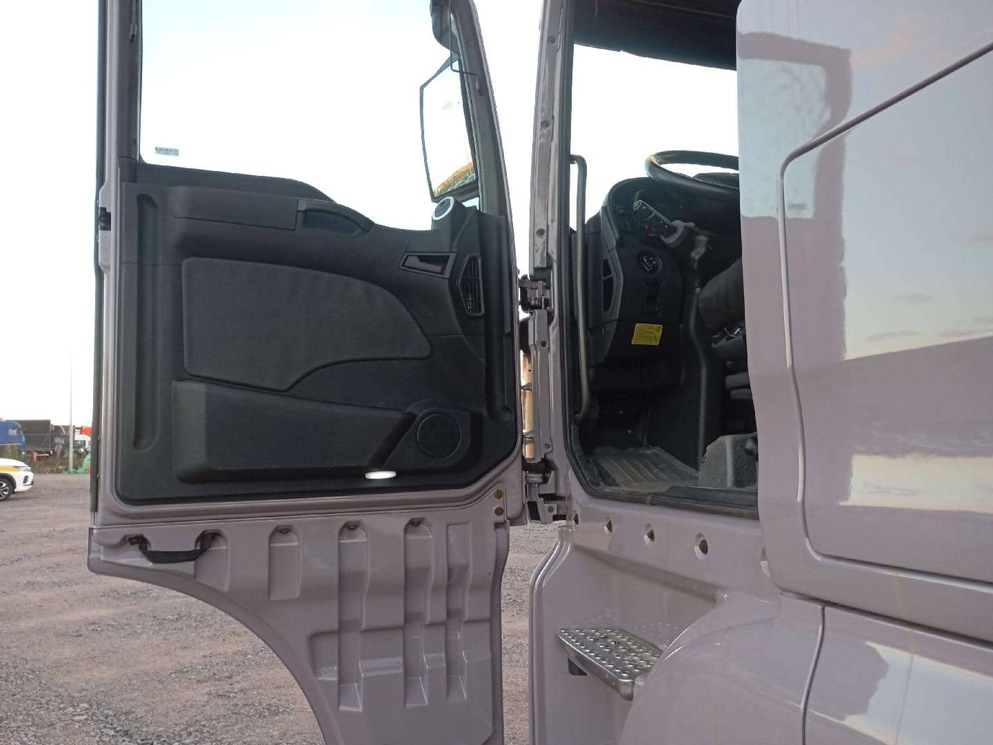 Sitrak C7H 4x2 ZZ4186V361HE,  797 803 км, 2022 года в лизинг