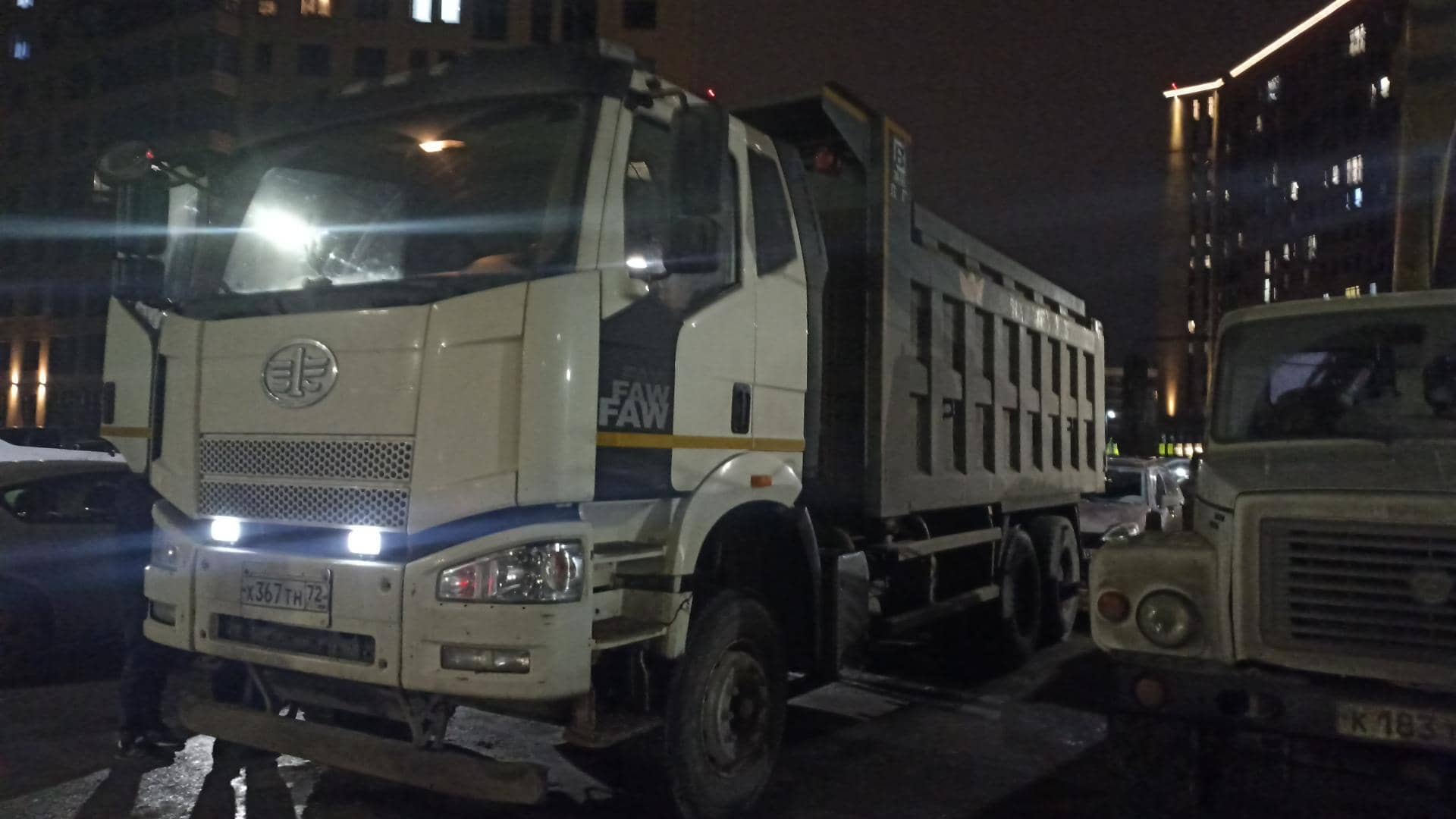FAW CA3250P66K2T1E5 6х4,  180 763 км, 2022 года в лизинг