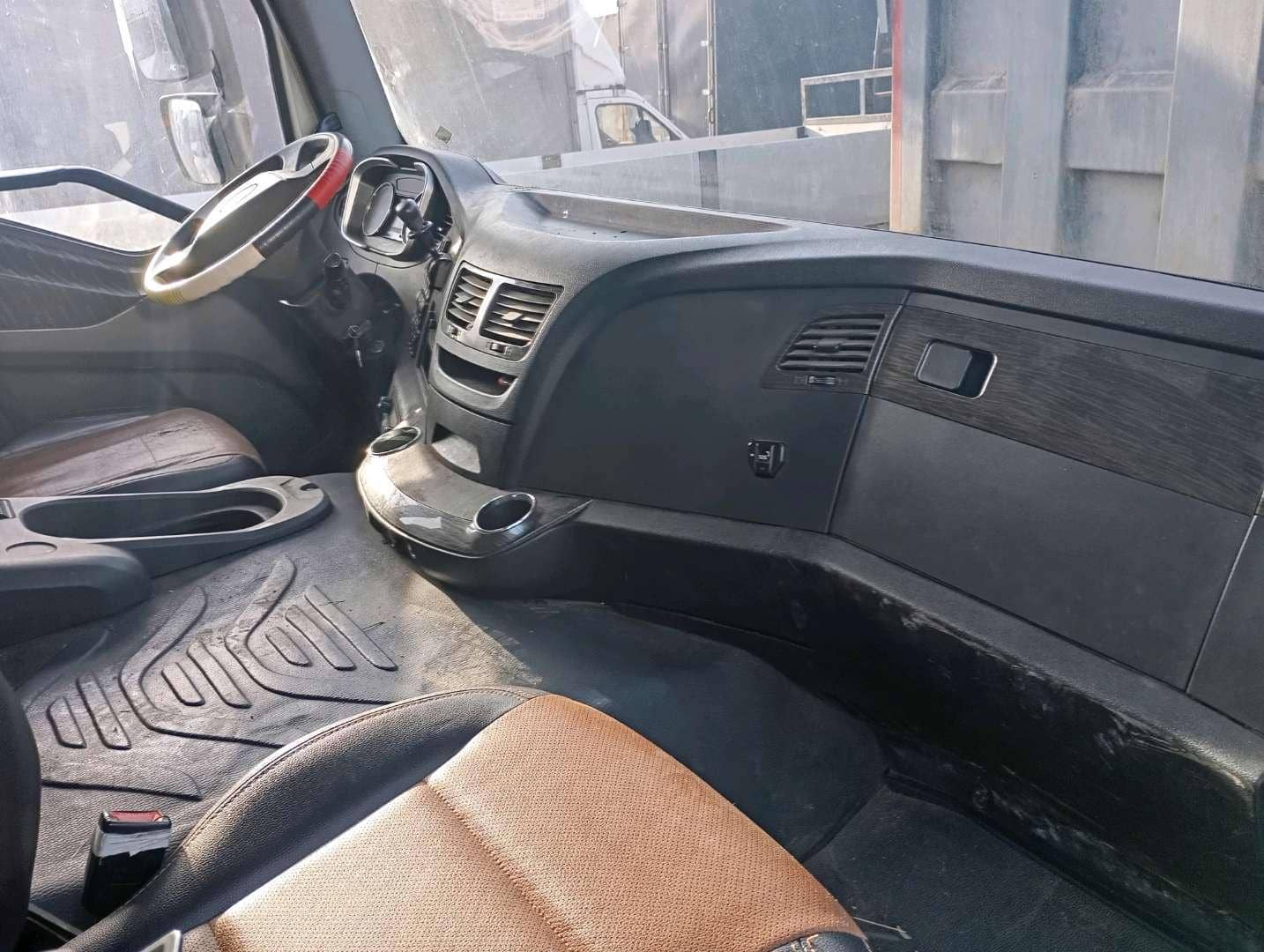 FAW CA3250P66K24T1E5 6х4,  174 464 км, 2022 года в лизинг