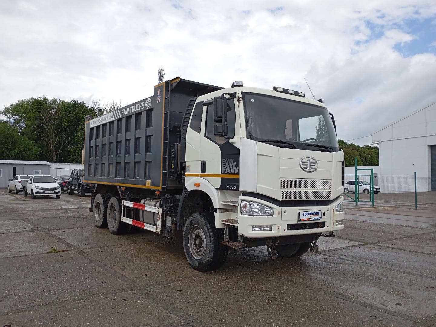 FAW CA3250P66K24T1E5 6х4,  235 335 км, 2023 года в лизинг