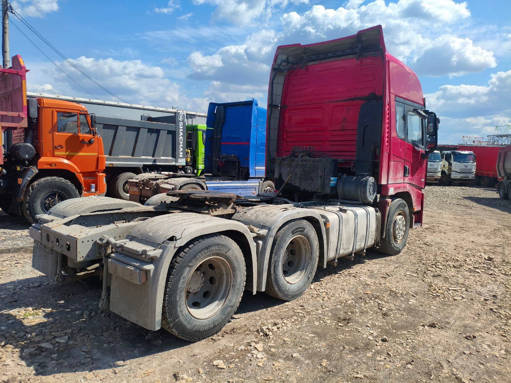 Shacman SX42584V324,  184 333 км, 2023 года в лизинг