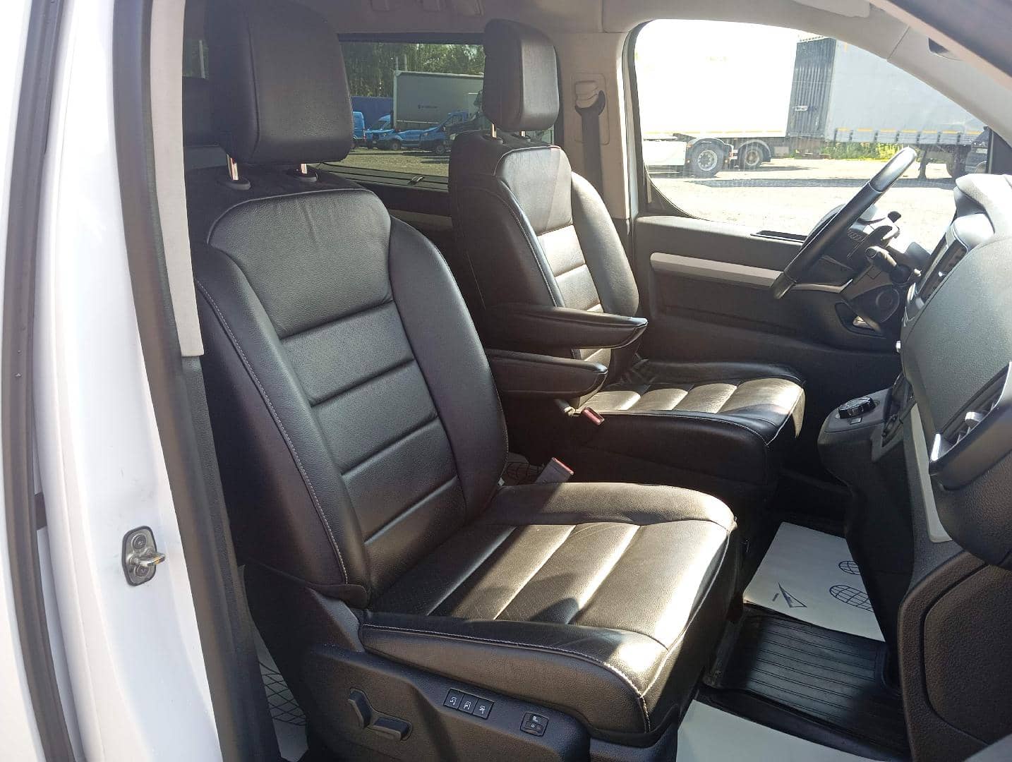Peugeot Traveller,  159 379 км, 2022 года в лизинг