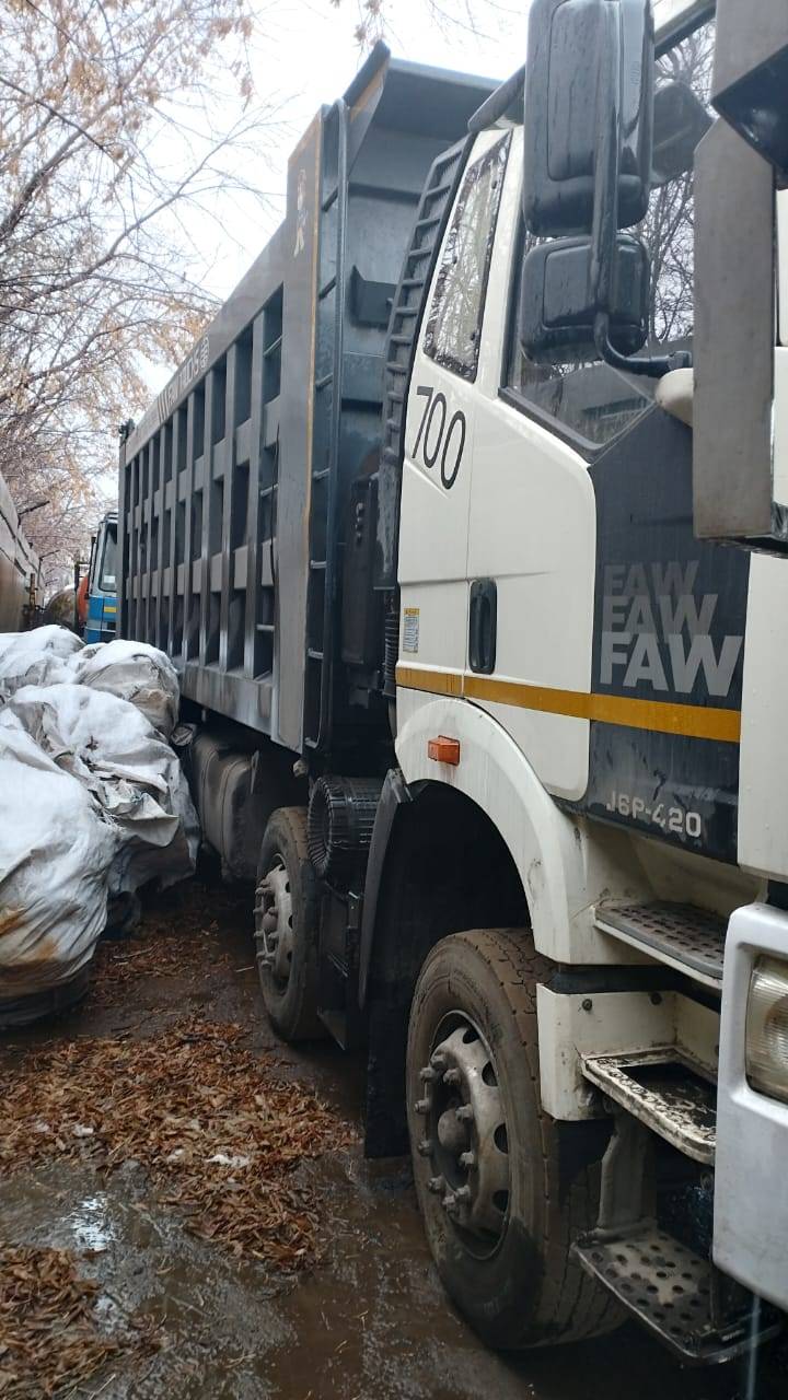 FAW CA3310P66K24T4E5 8х4,  238 017 км, 2022 года в лизинг