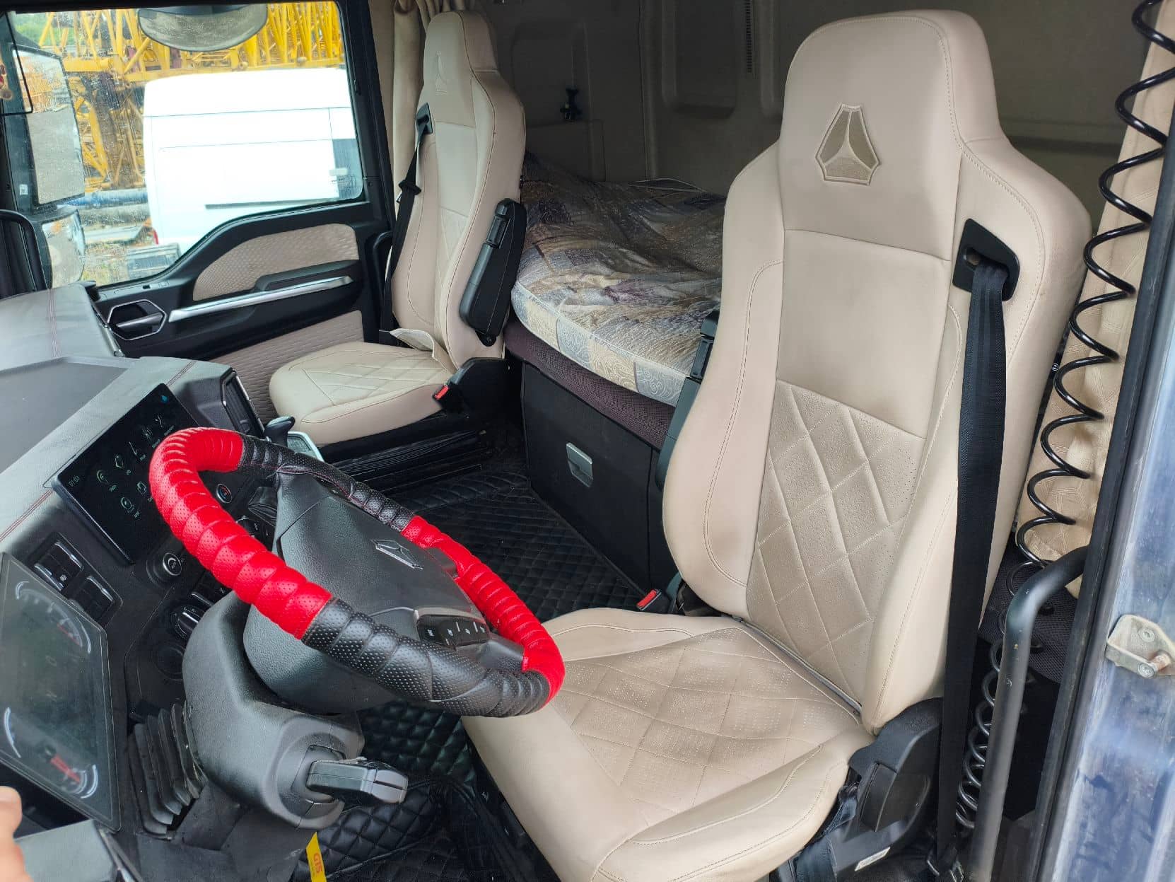 Sitrak C7H MAX 4x2 ZZ4186V361HE,  517 177 км, 2023 года в лизинг